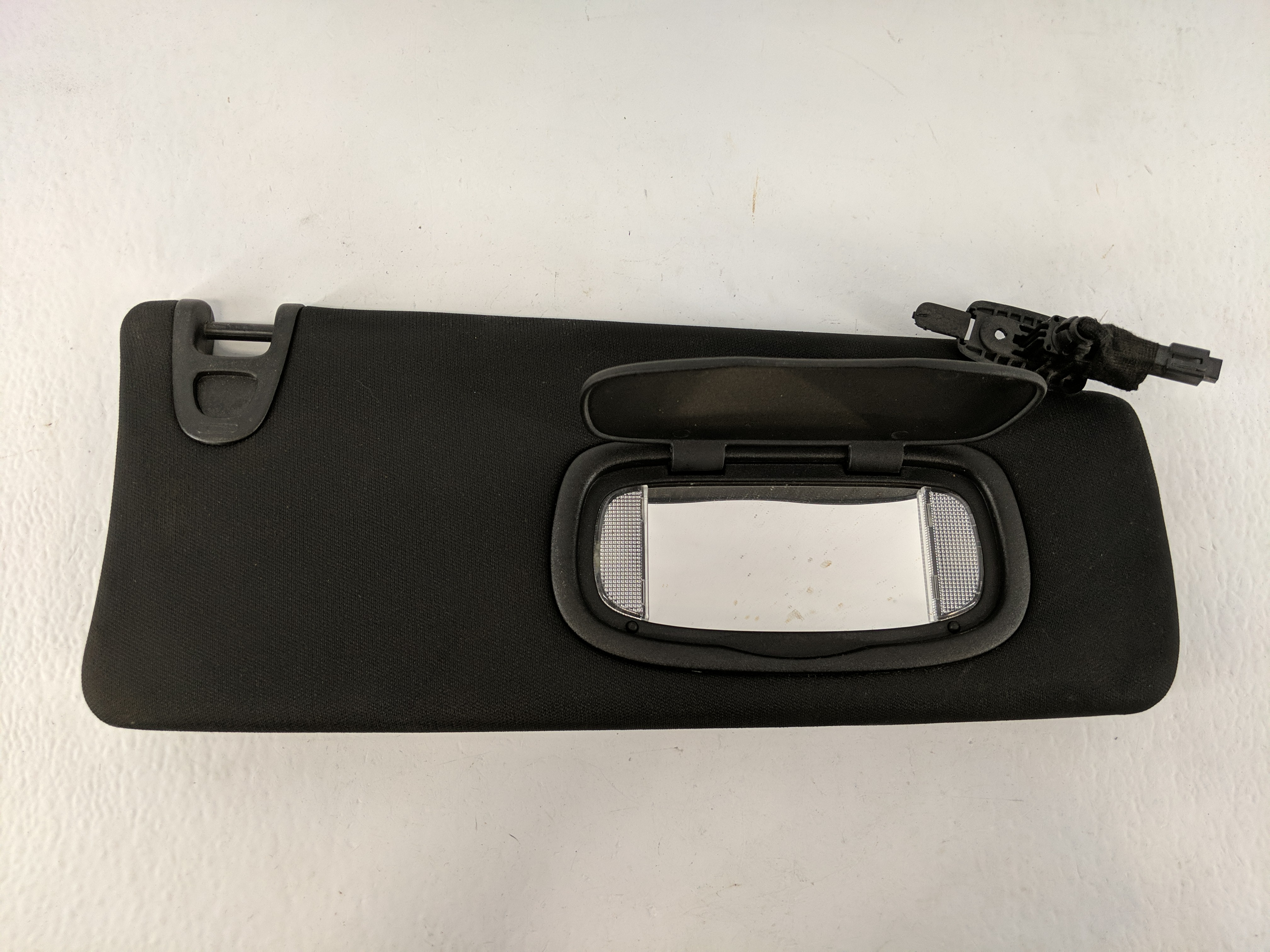 2013-2014 Dodge Dart Passenger Sun Visor Mirror Right Sunvisor Black 1093292 - Oemusedautoparts1.com