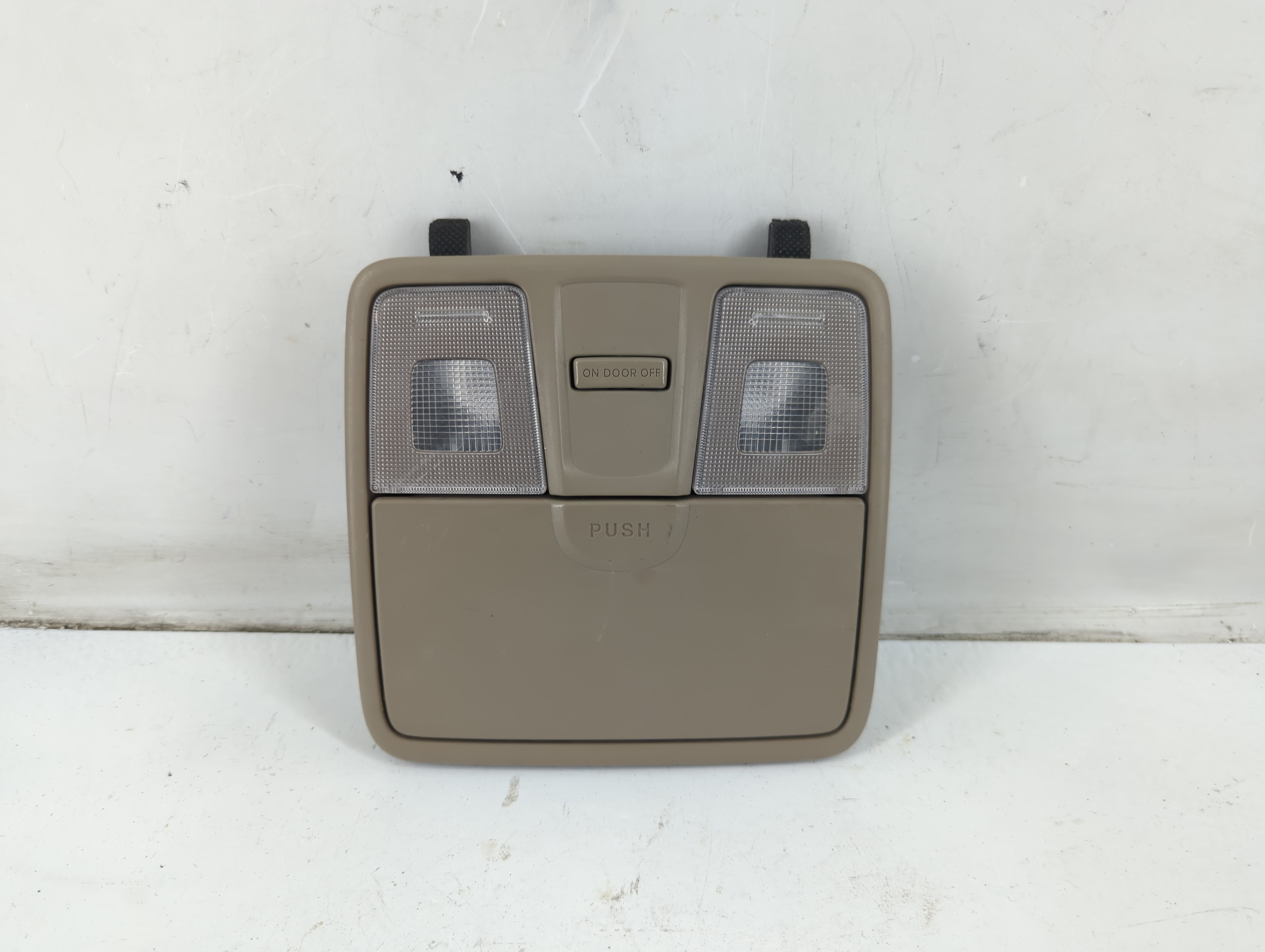 2016 Hyundai Elantra Overhead Roof Console 1093299 - Oemusedautoparts1.com