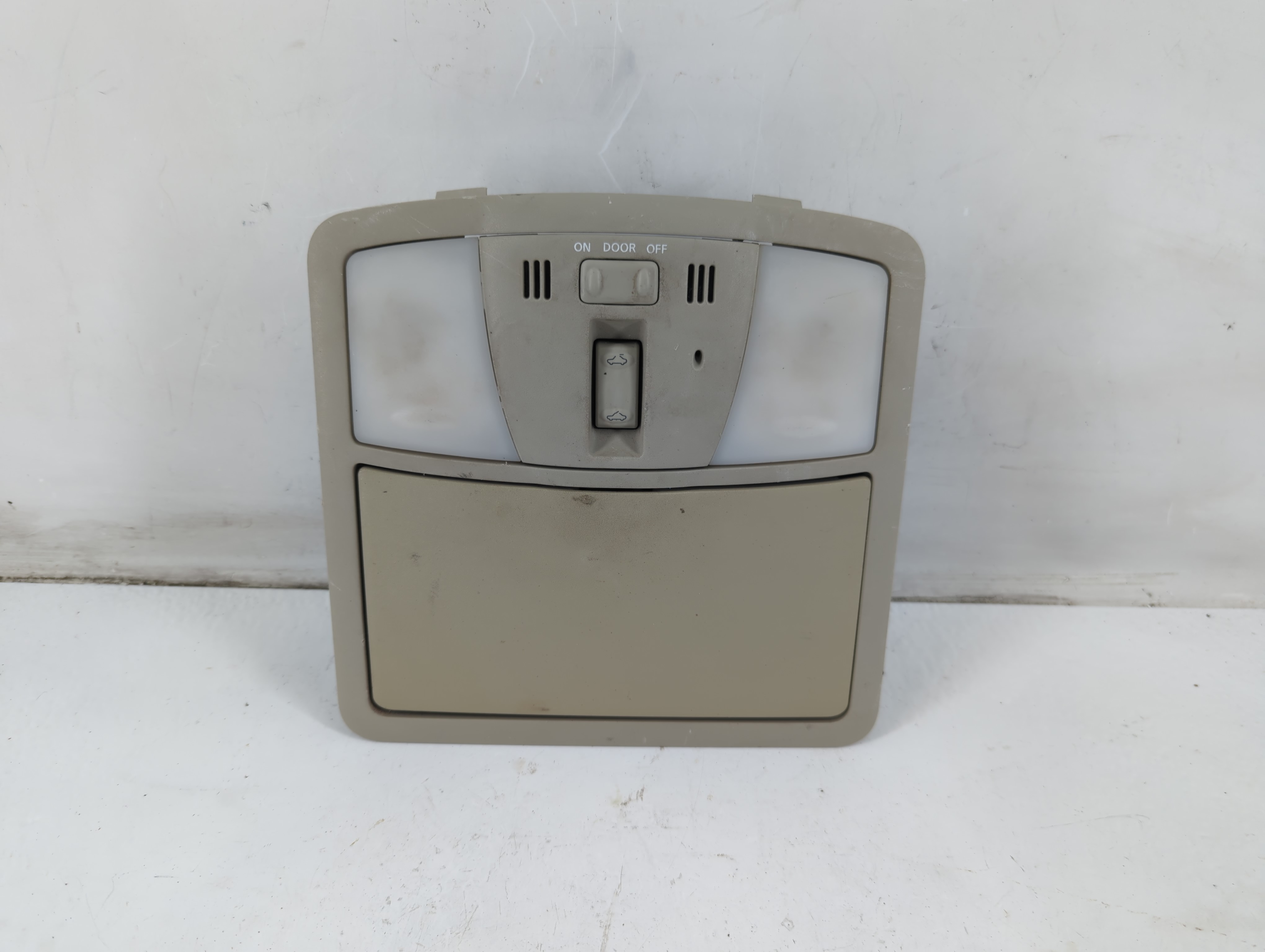 2009 Infiniti Fx35 Overhead Roof Console 1093313 - Oemusedautoparts1.com
