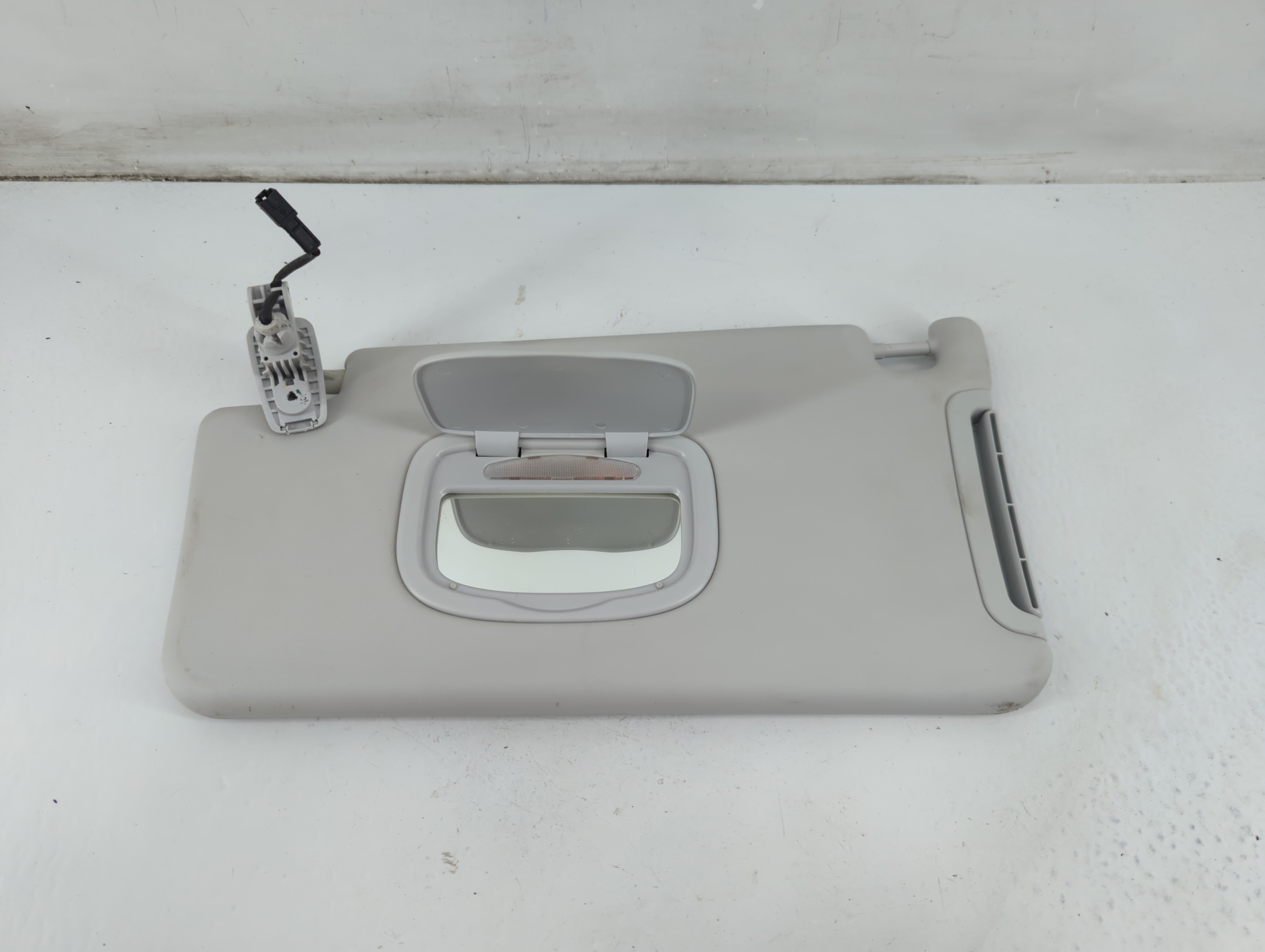 2015-2022 Jeep Renegade Driver Sun Visor Mirror Left Sunvisor Ivory 1093317 - Oemusedautoparts1.com