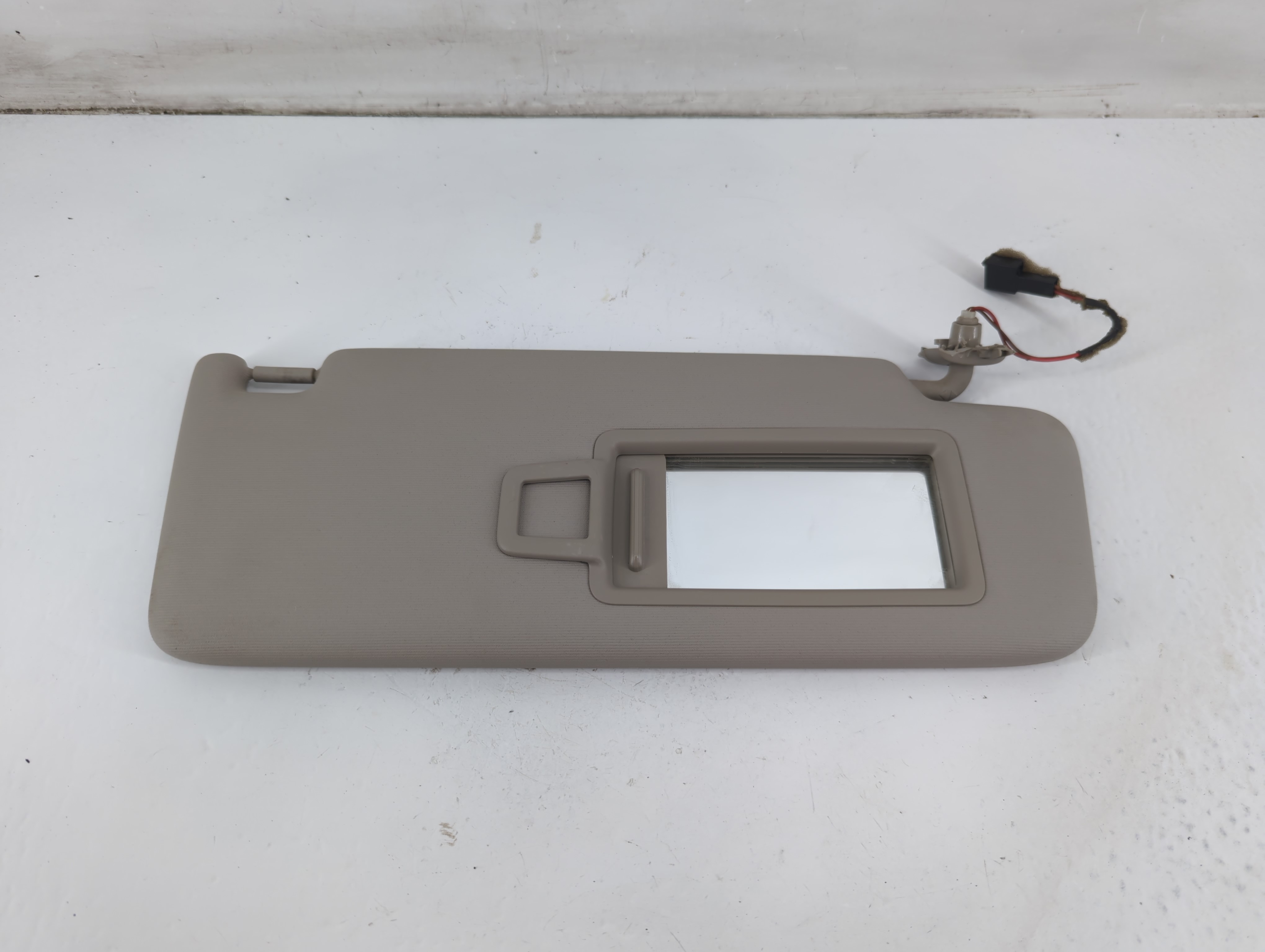 2015-2019 Volkswagen Golf Passenger Sun Visor Mirror Right Sunvisor 1093319 - Oemusedautoparts1.com