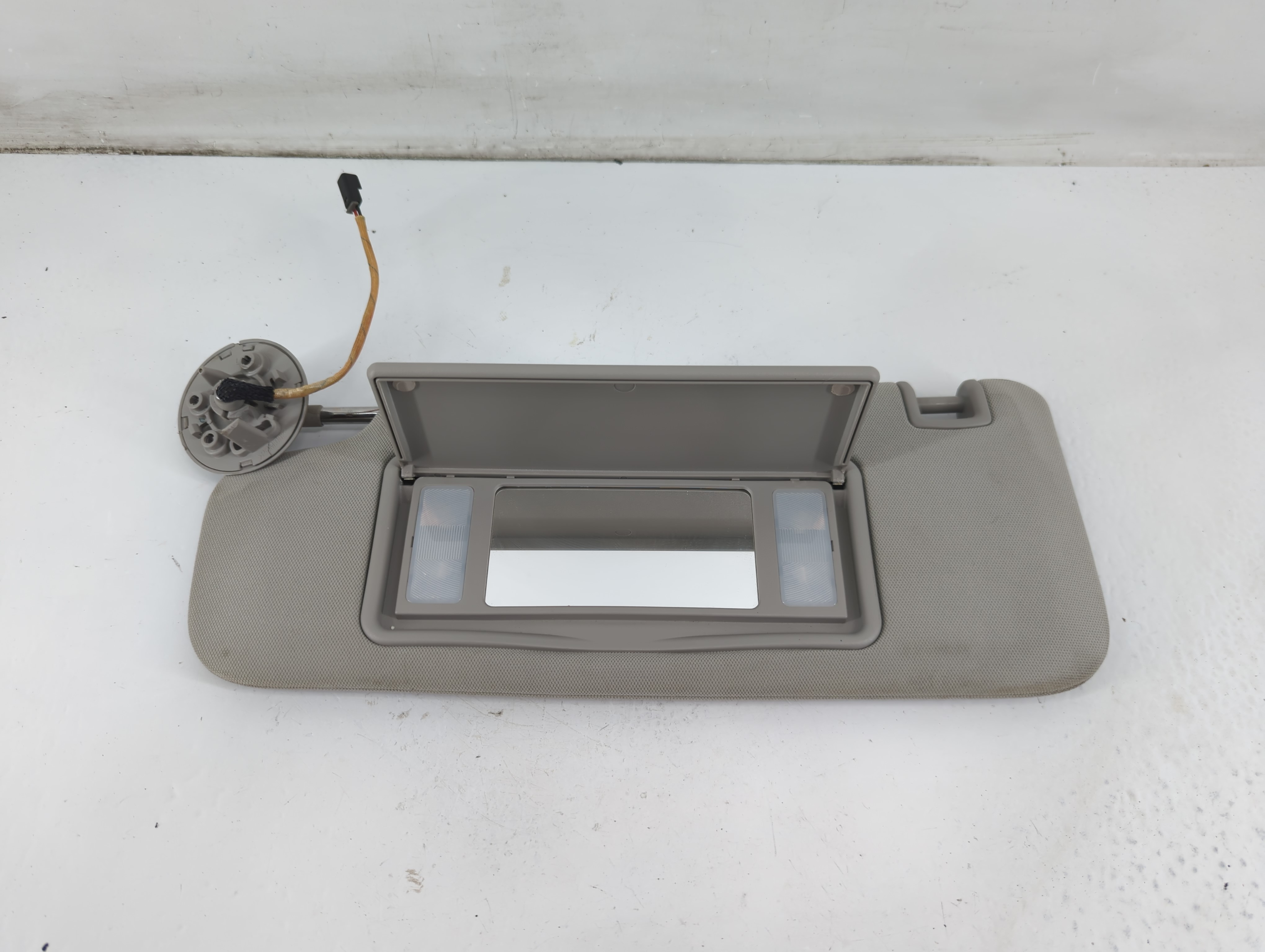 2007-2009 Saturn Aura Driver Sun Visor Mirror Left Sunvisor Gray 1093325 - Oemusedautoparts1.com
