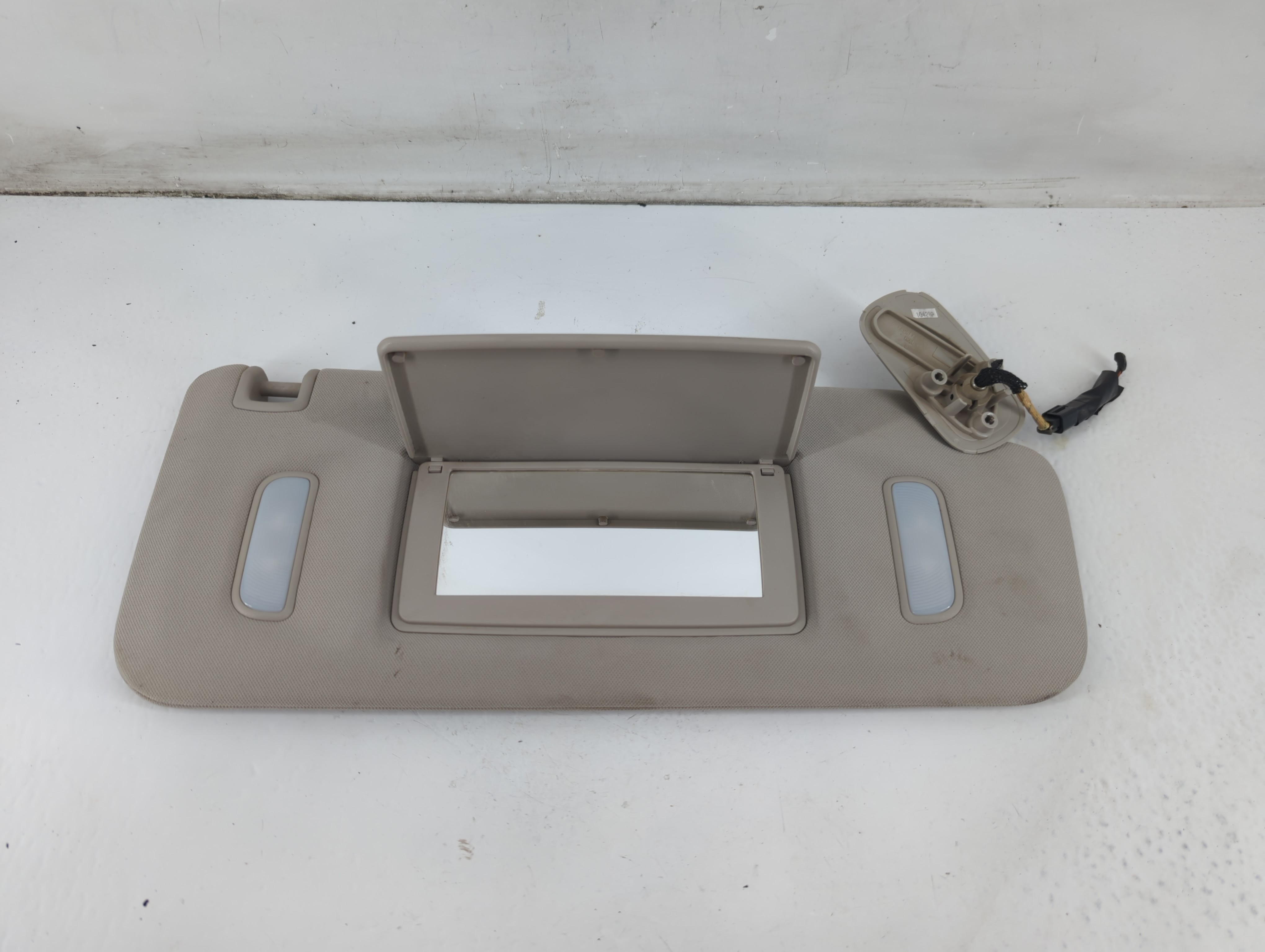 Picture of 2007 Chevrolet Silverado 2500 Passenger Sun Visor Mirror Right Sunvisor 1093364