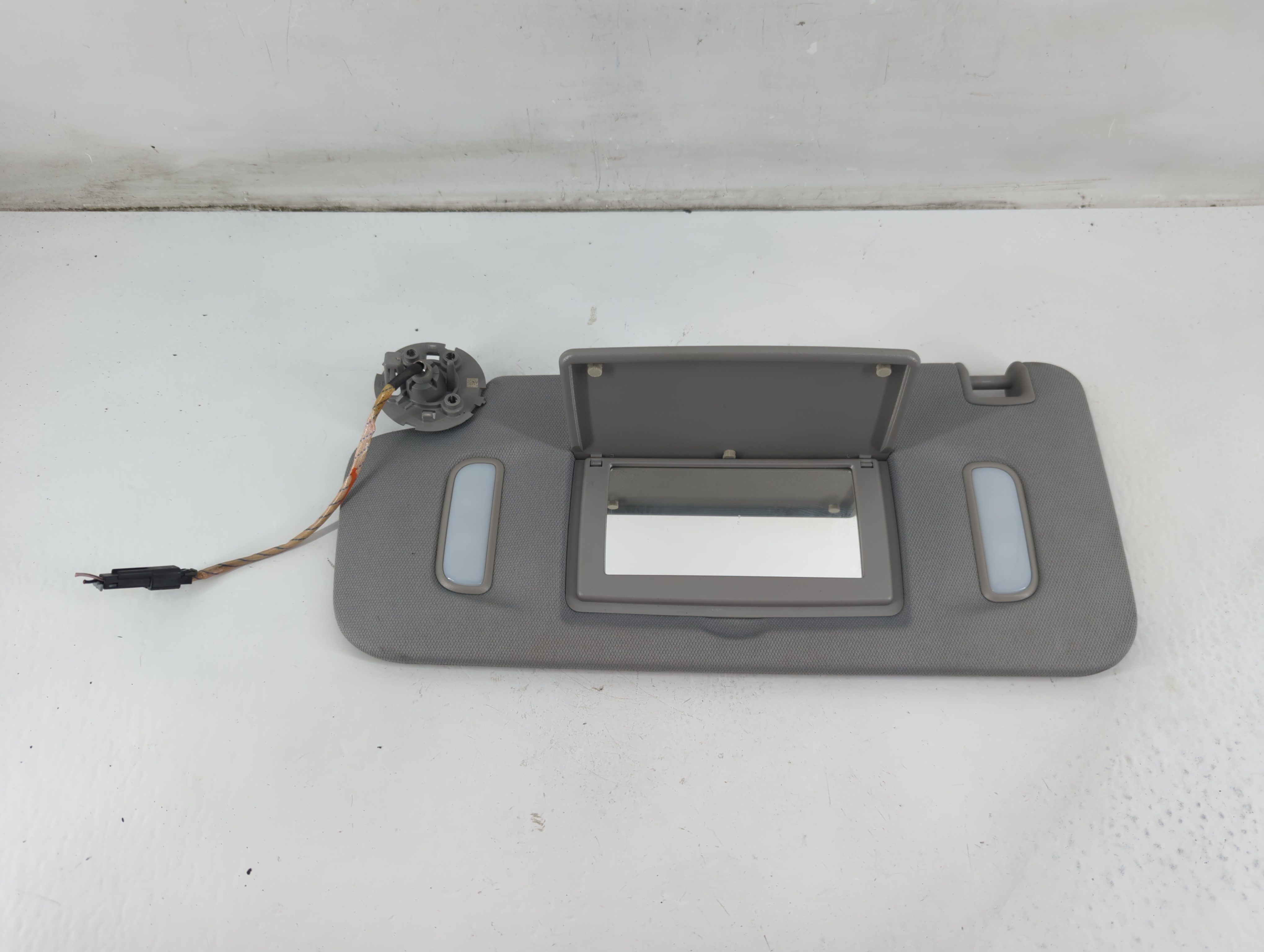 Picture of 2017-2019 Gmc Acadia Passenger Sun Visor Mirror Right Sunvisor Gray 1093369