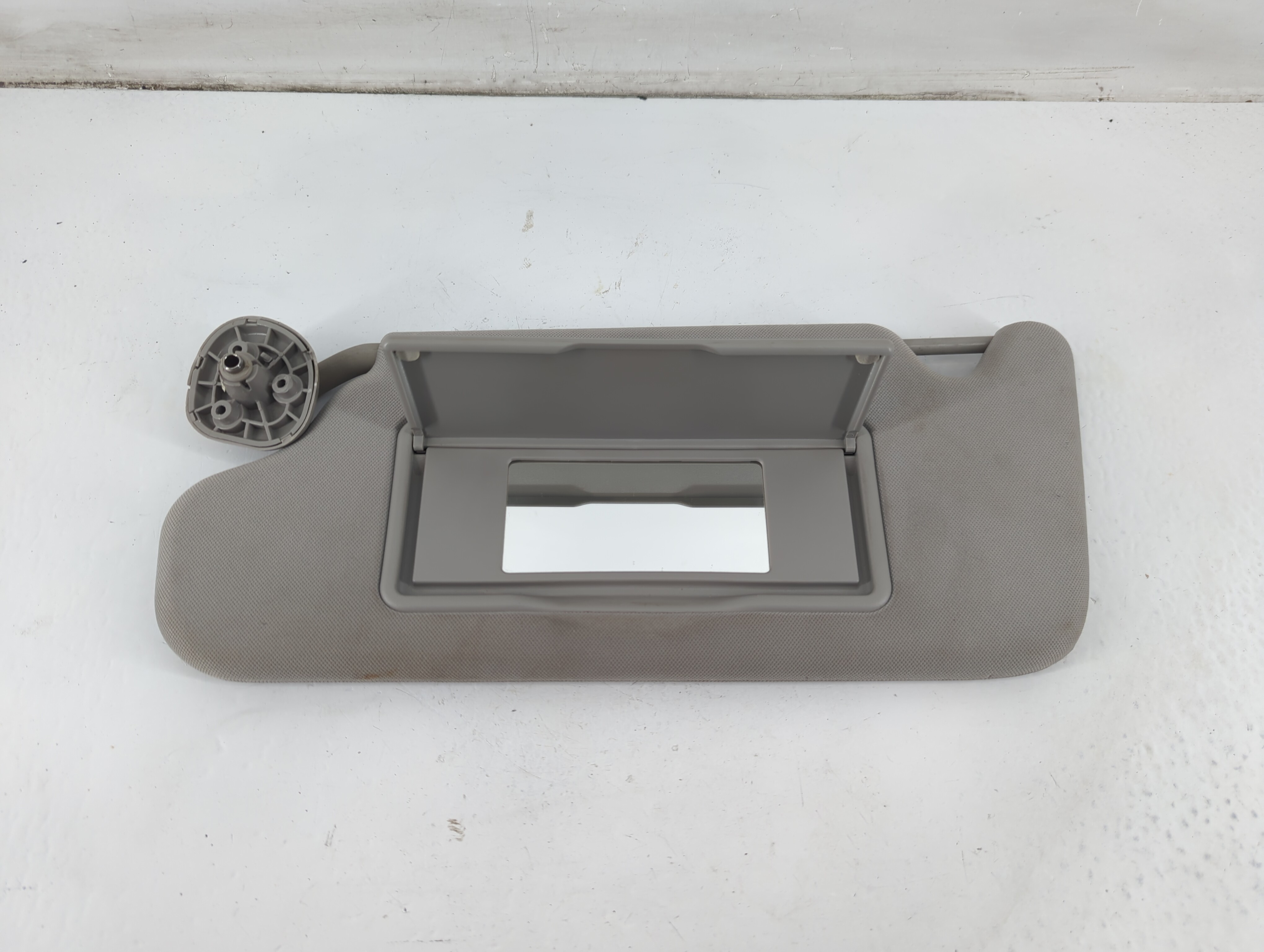 2006-2016 Chevrolet Impala Passenger Sun Visor Mirror Right Sunvisor 1093376 - Oemusedautoparts1.com