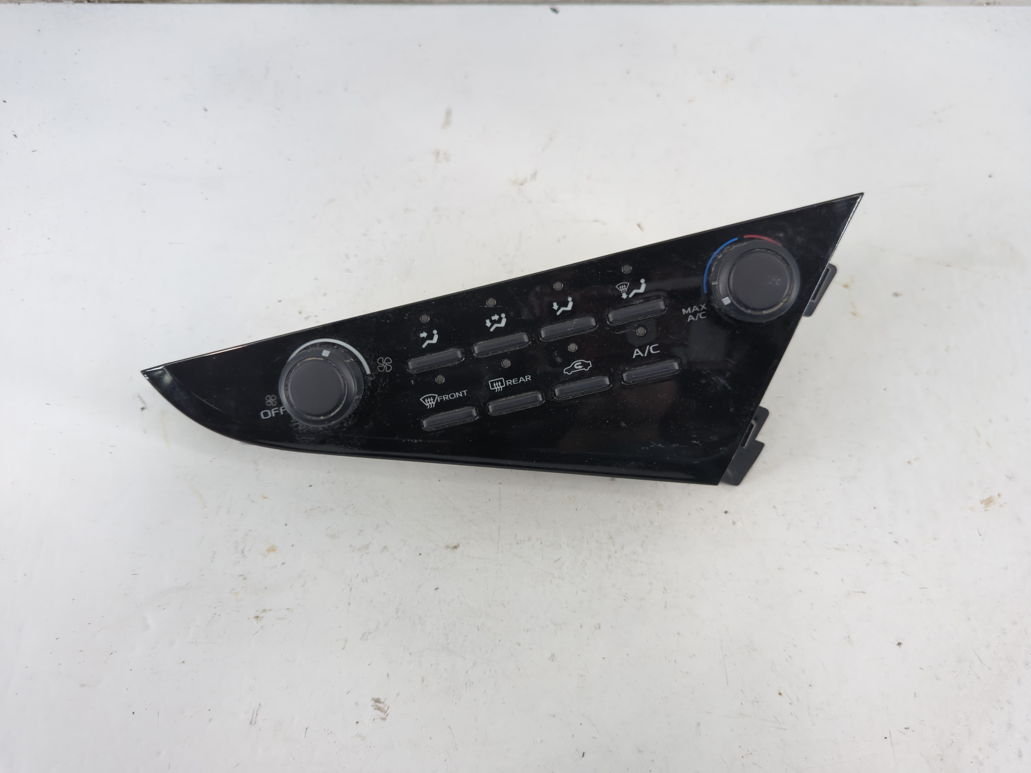 2018-2022 Toyota Camry Ac Heater Climate Control 55900-06470 1093384 - Oemusedautoparts1.com