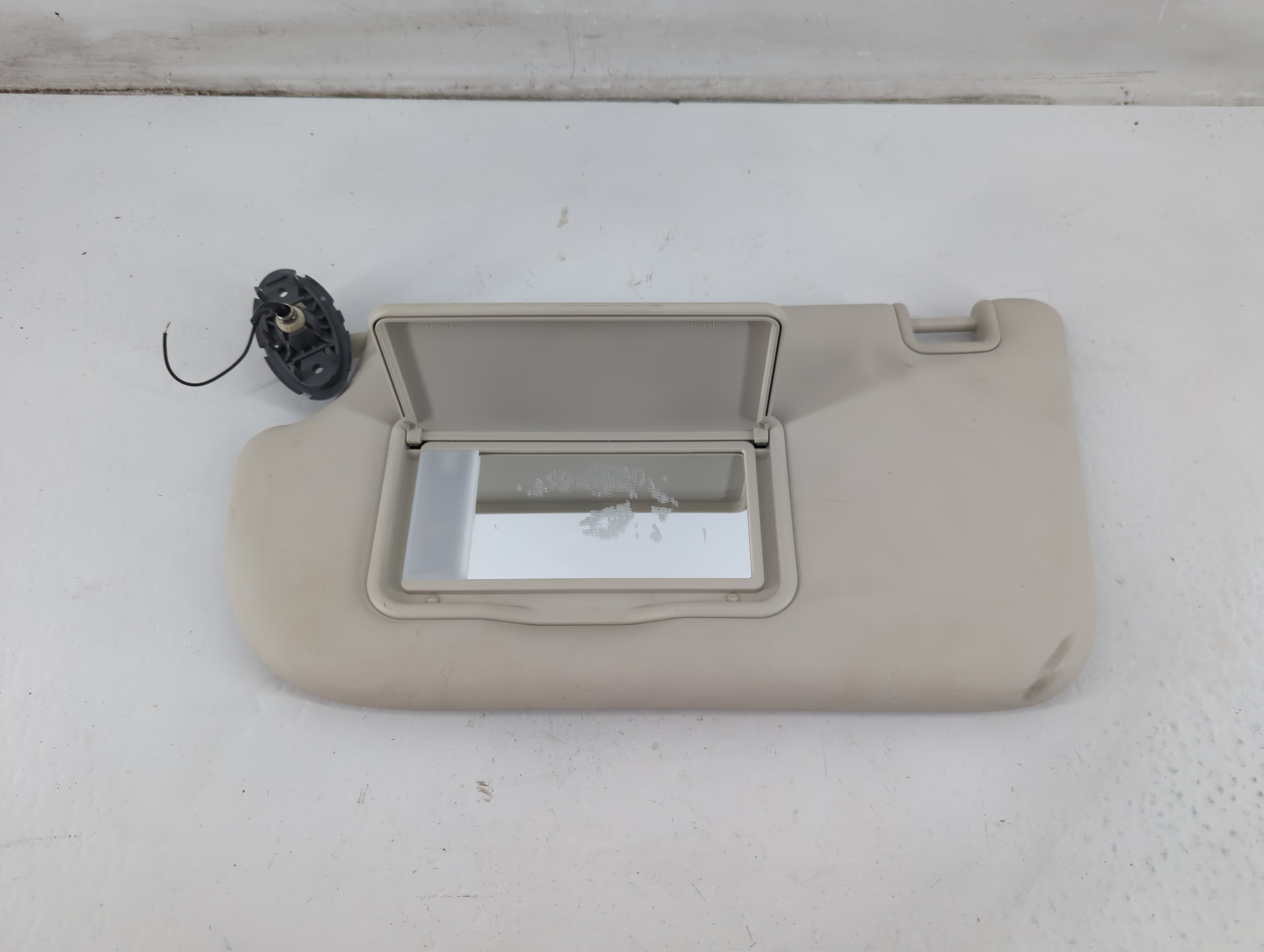 2013-2019 Ford Escape Driver Sun Visor Mirror Left Sunvisor Ivory 1093403 - Oemusedautoparts1.com
