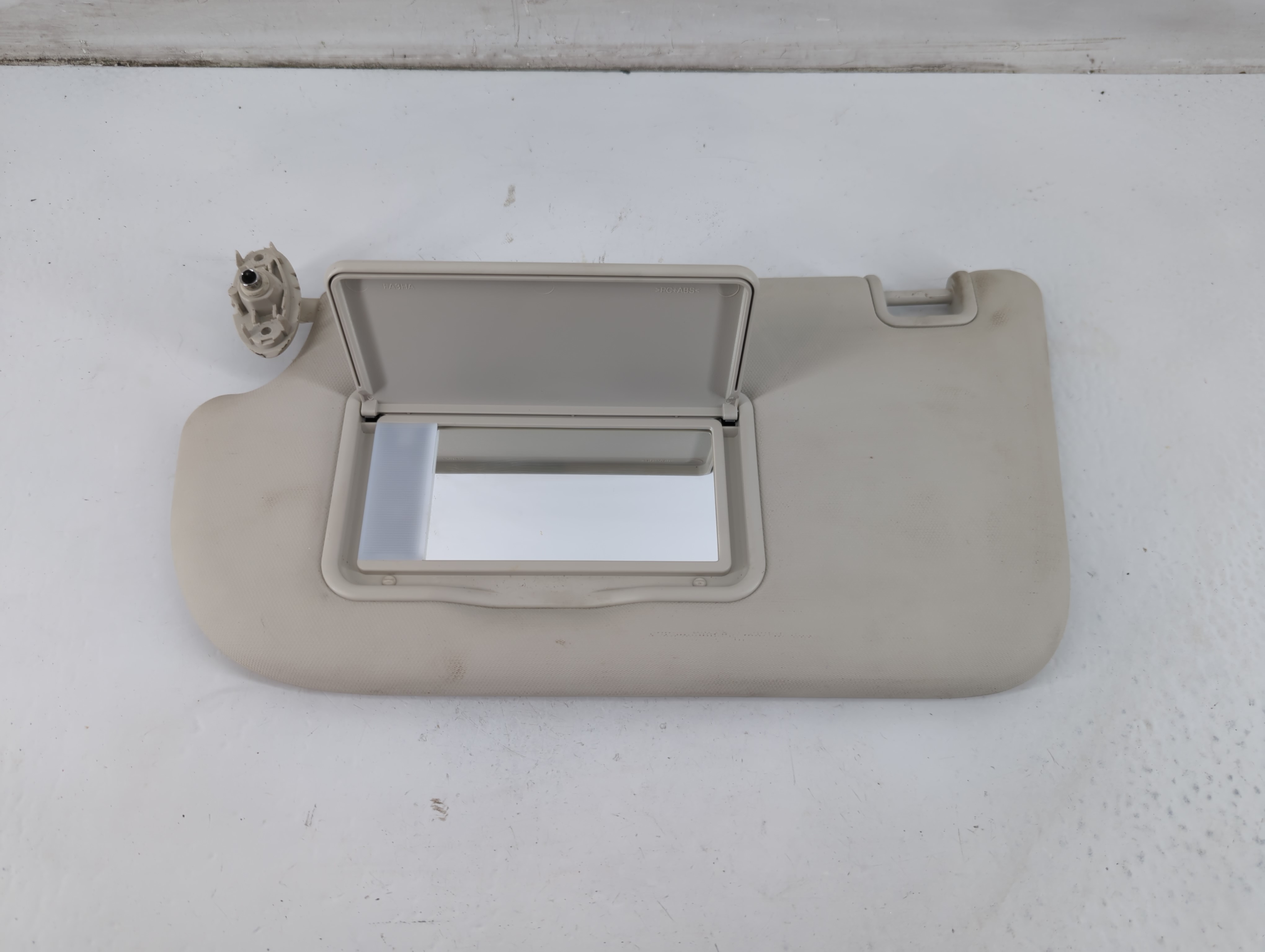 2013-2018 Ford Focus Driver Sun Visor Mirror Left Sunvisor Ivory 1093405 - Oemusedautoparts1.com