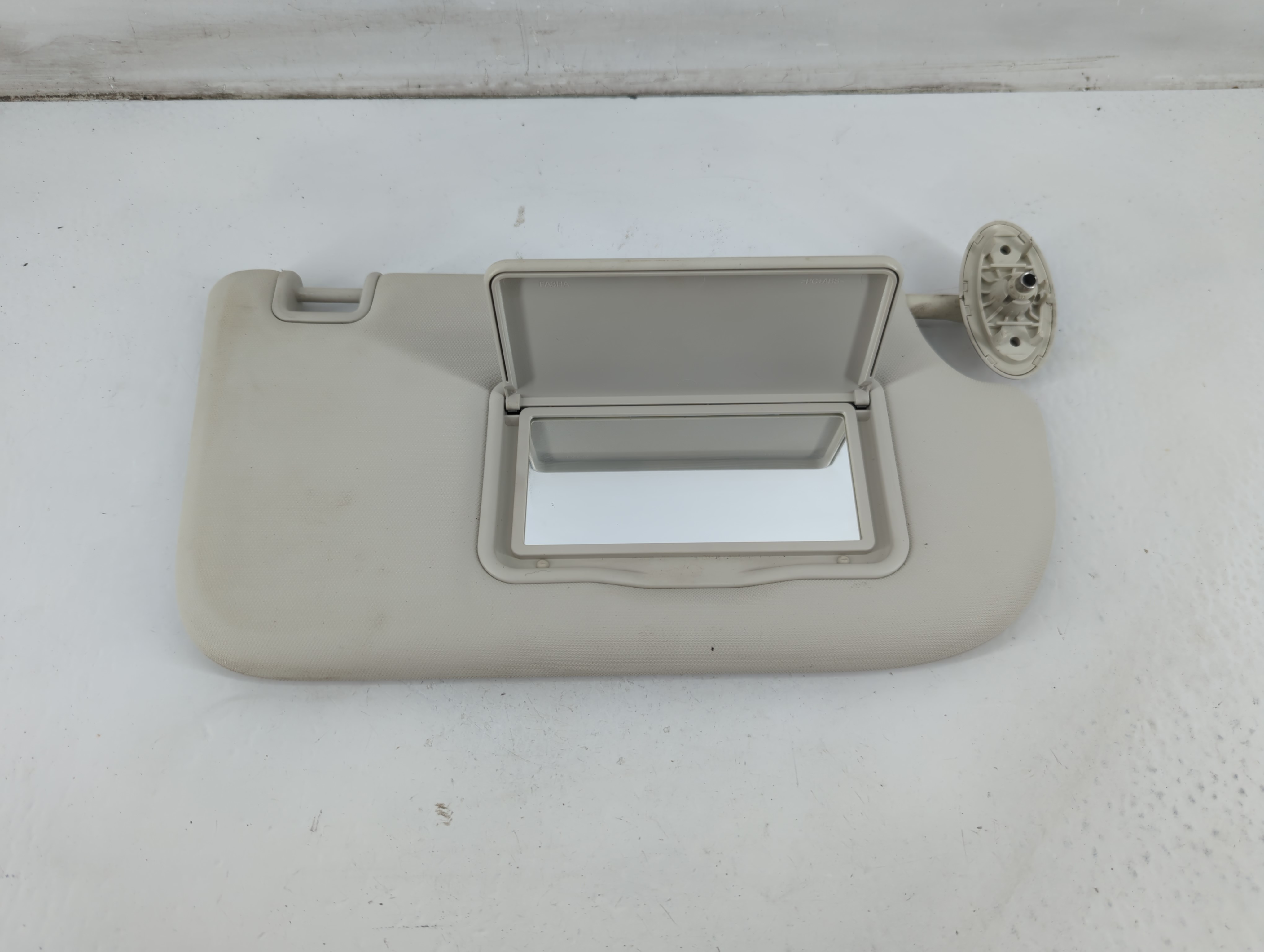 2013-2019 Ford Escape Passenger Sun Visor Mirror Right Sunvisor Ivory 1093412 - Oemusedautoparts1.com