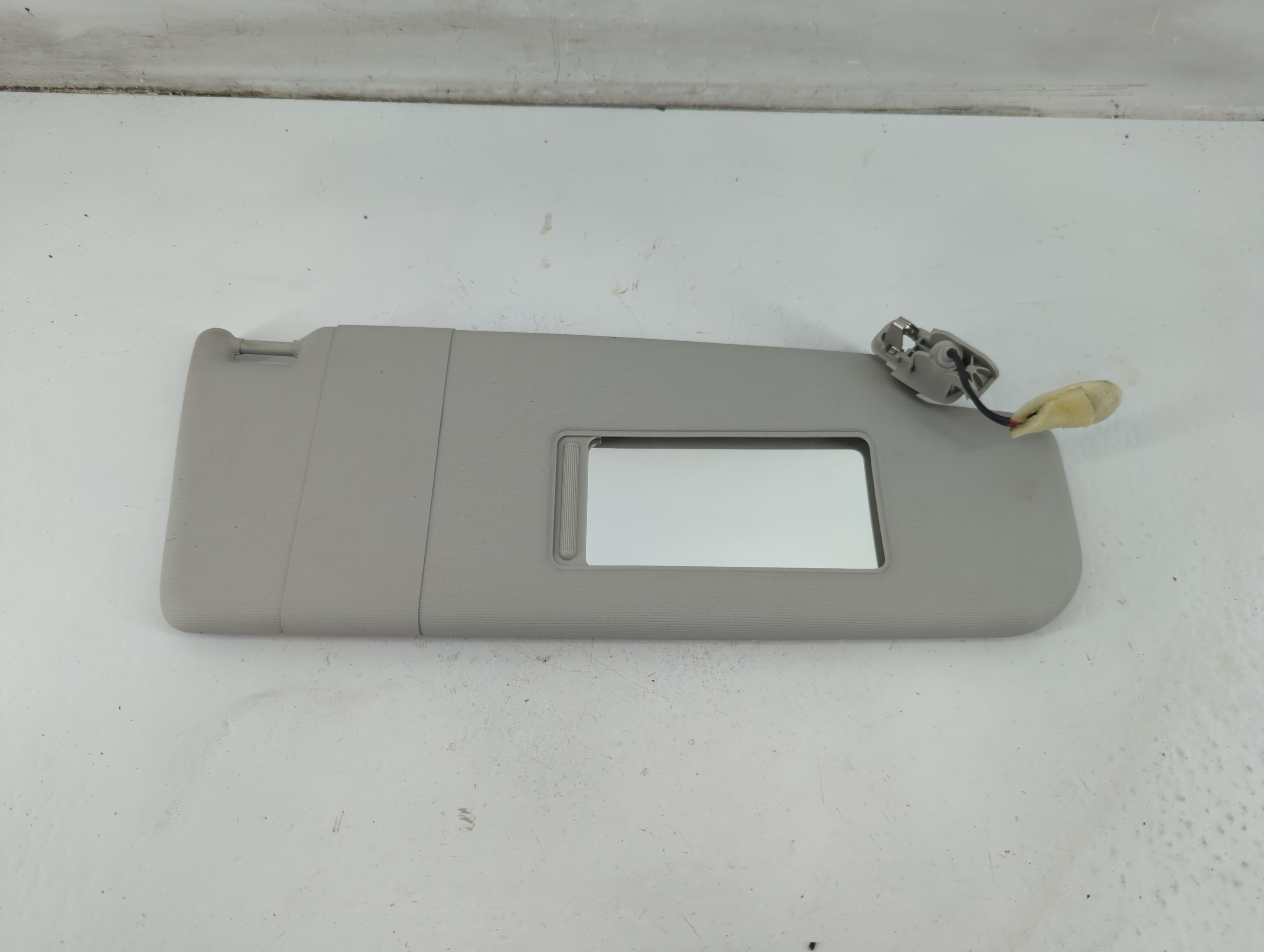2011-2018 Volkswagen Jetta Driver Sun Visor Mirror Left Sunvisor 1093487 - Oemusedautoparts1.com