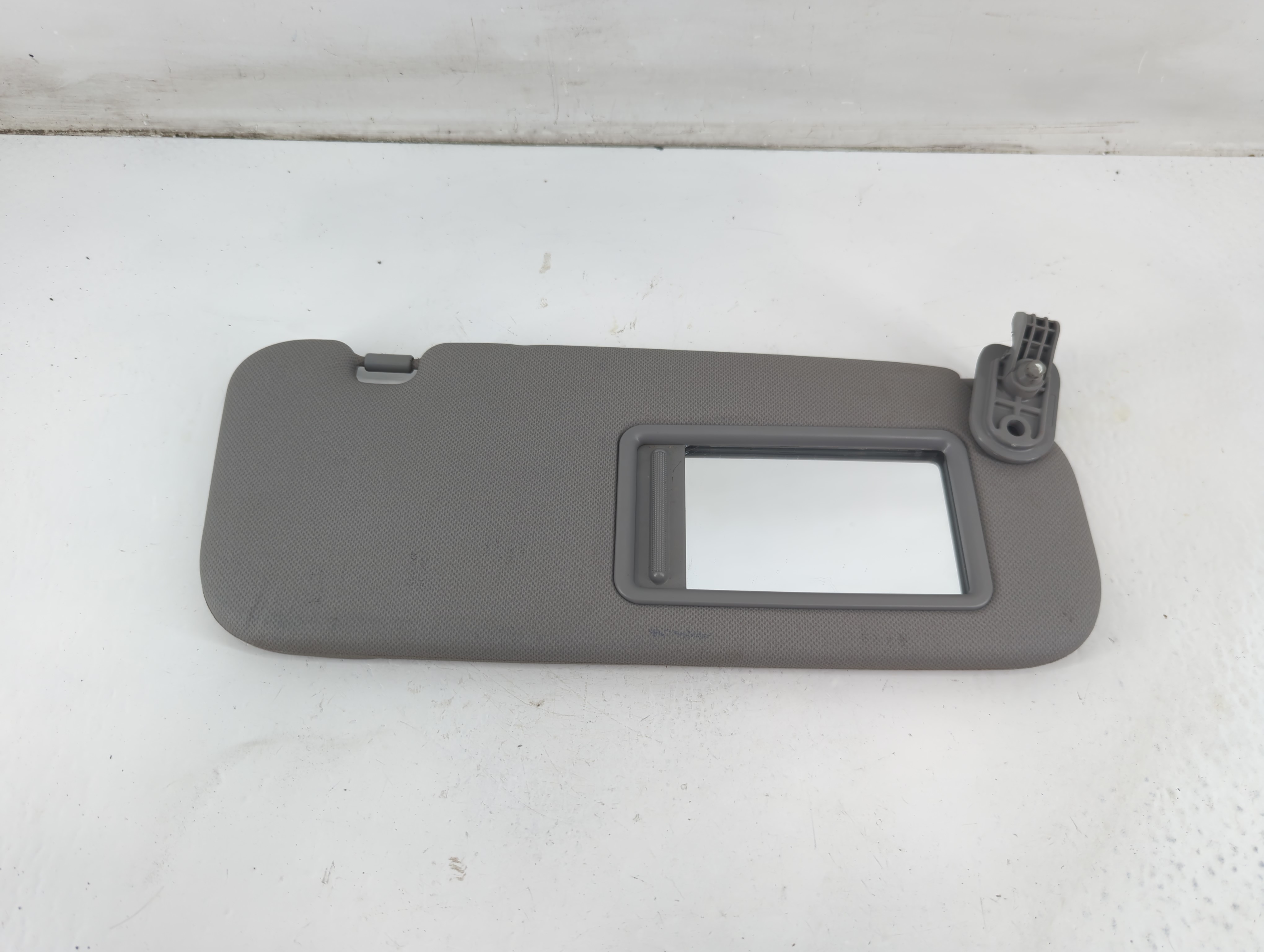 2014-2017 Hyundai Accent Passenger Sun Visor Mirror Right Sunvisor Gray 1093494 - Oemusedautoparts1.com