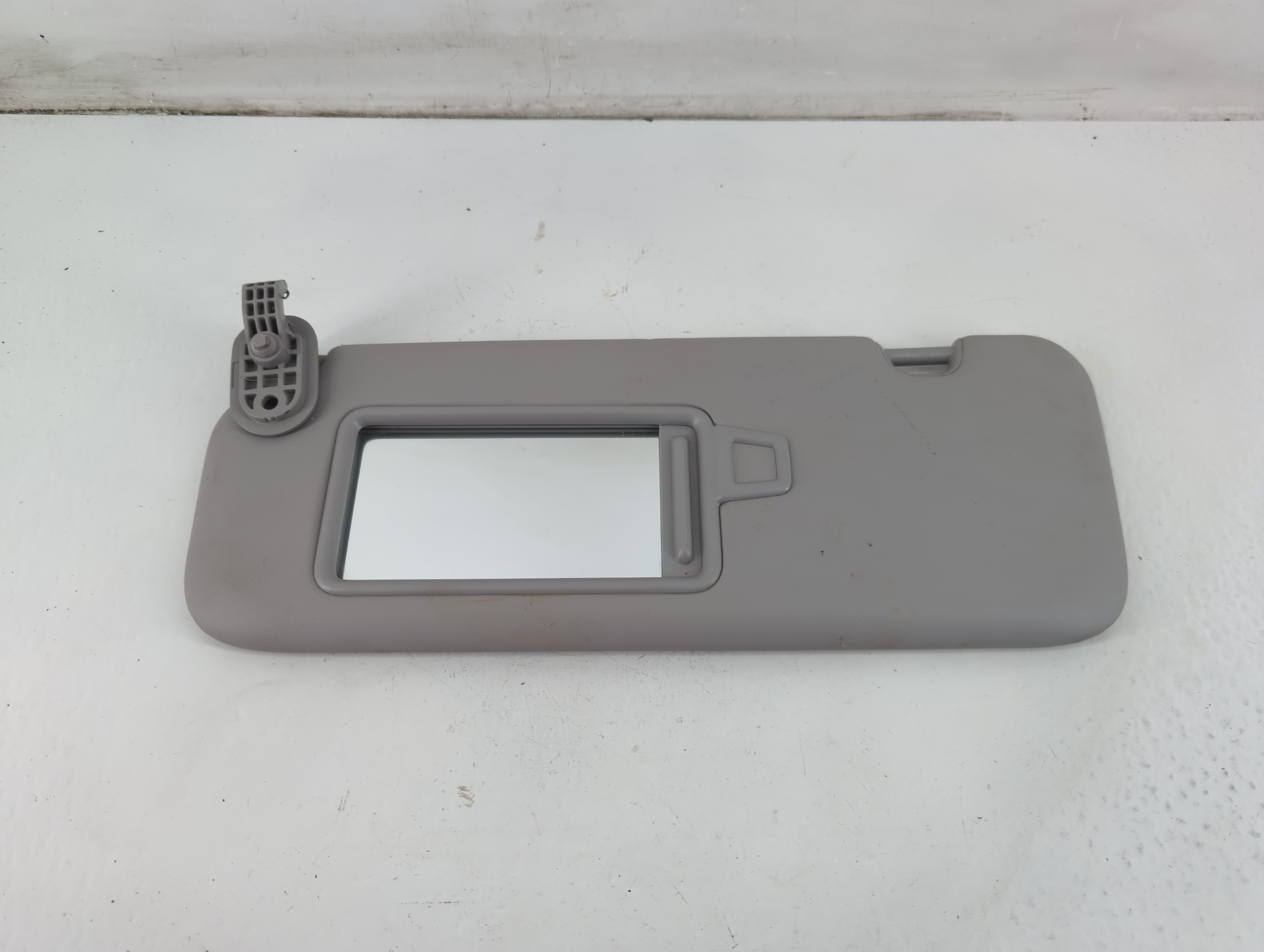 2017-2020 Hyundai Elantra Driver Sun Visor Mirror Left Sunvisor 1093516 - Oemusedautoparts1.com