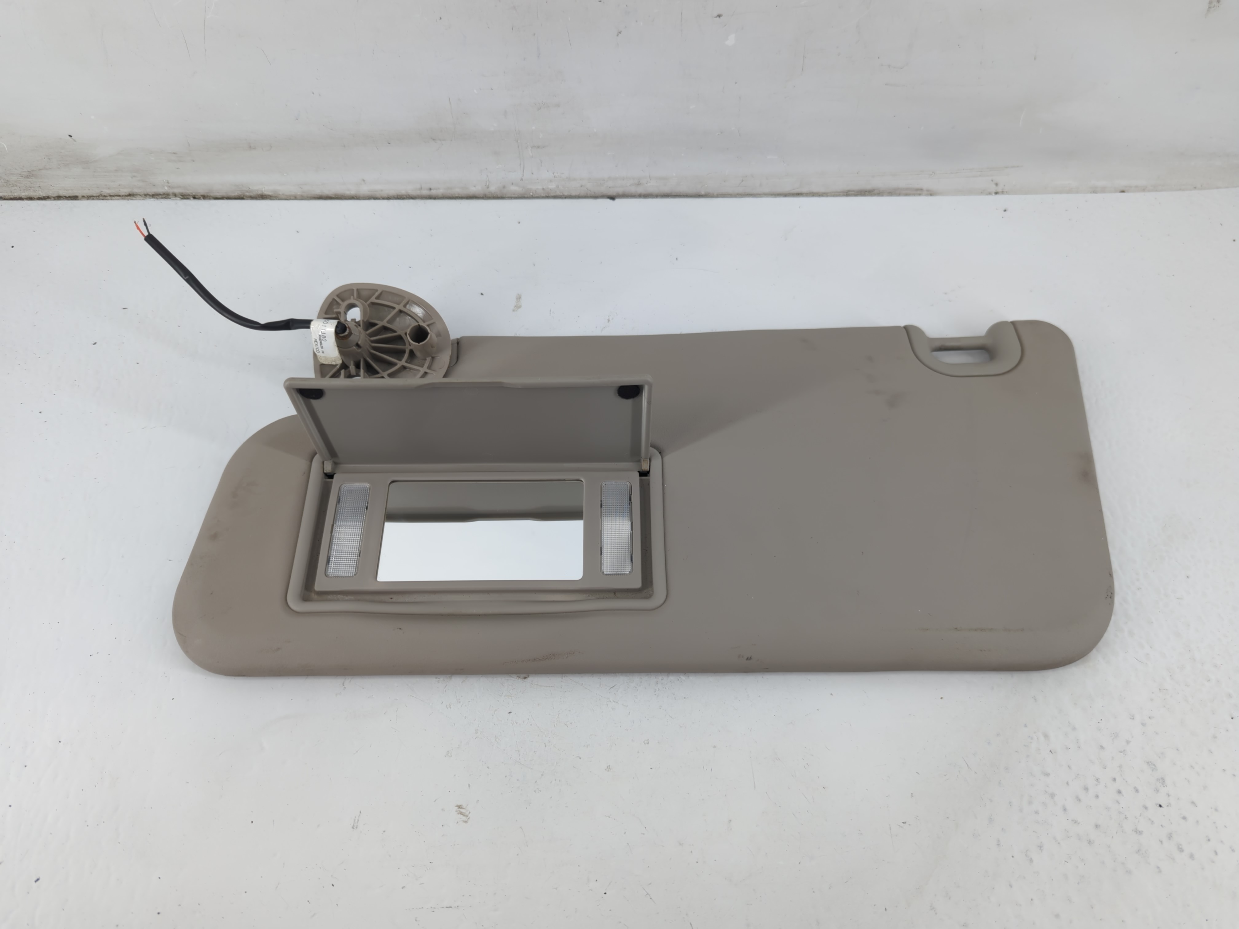 Dodge Ram 1500 Driver Sun Visor Mirror Left Sunvisor Light Beige 1093518 - Oemusedautoparts1.com