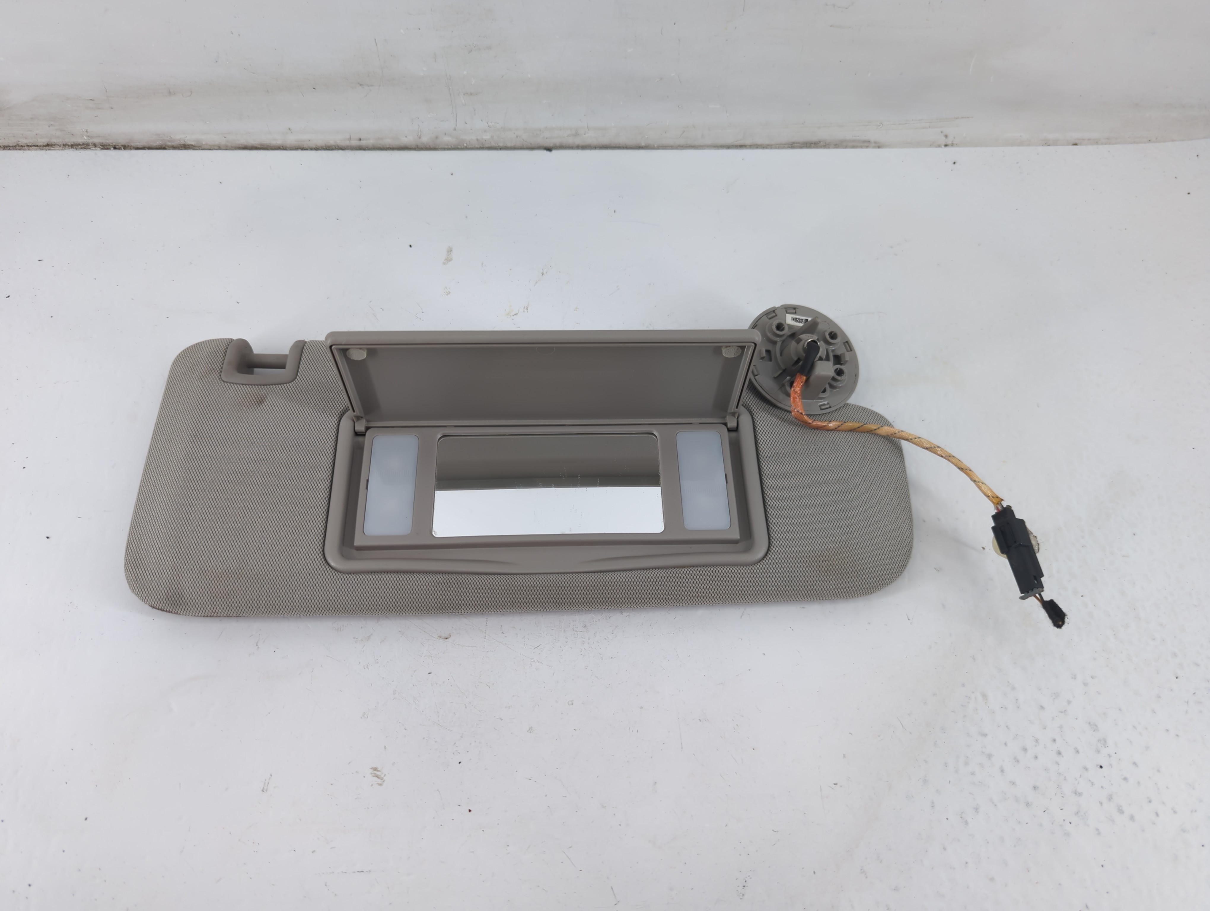 2013-2016 Chevrolet Malibu Passenger Sun Visor Mirror Right Sunvisor 1093525 - Oemusedautoparts1.com