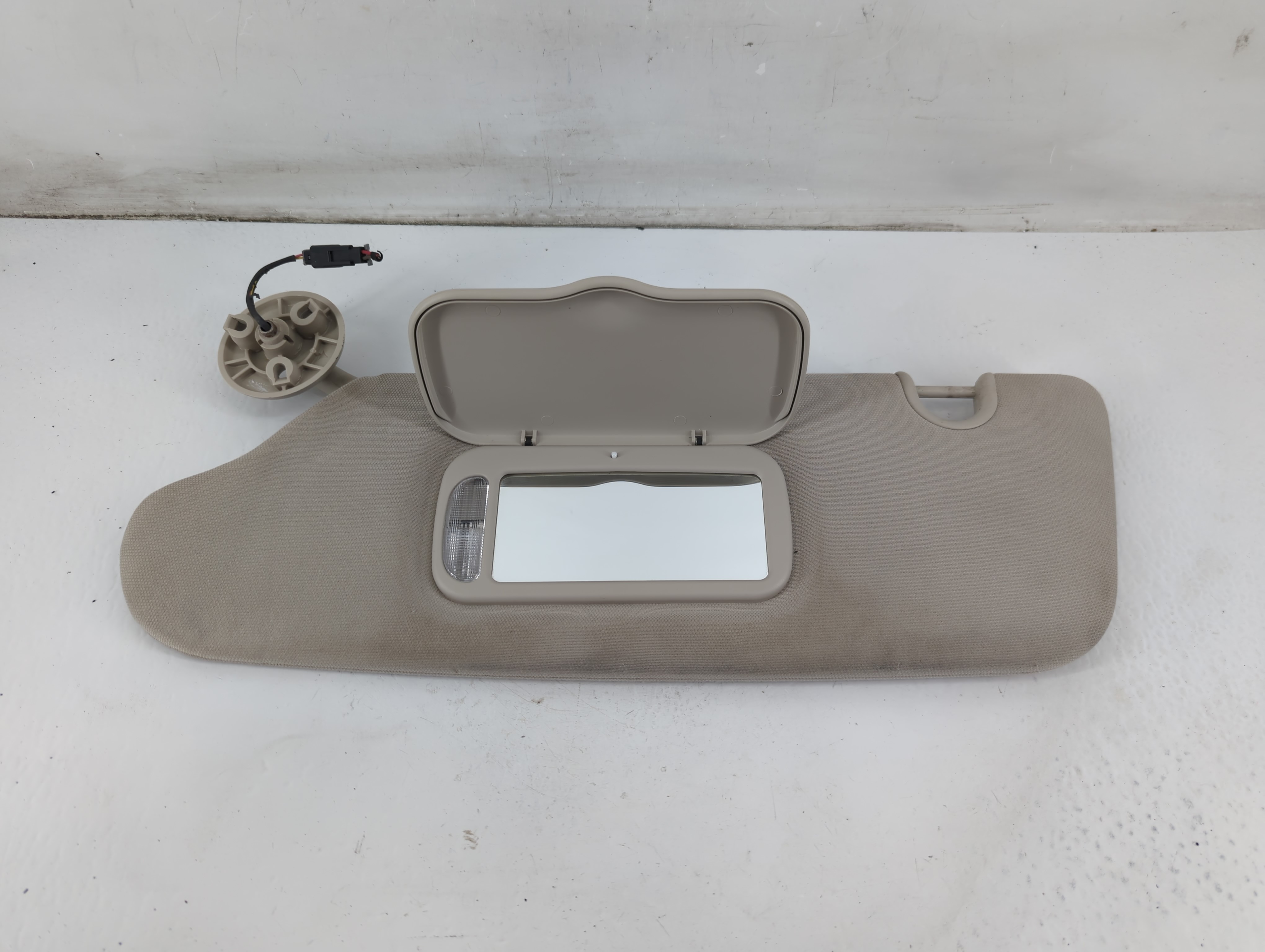 2011-2016 Chrysler Town & Country Driver Sun Visor Mirror Left Sunvisor 1093624 - Oemusedautoparts1.com