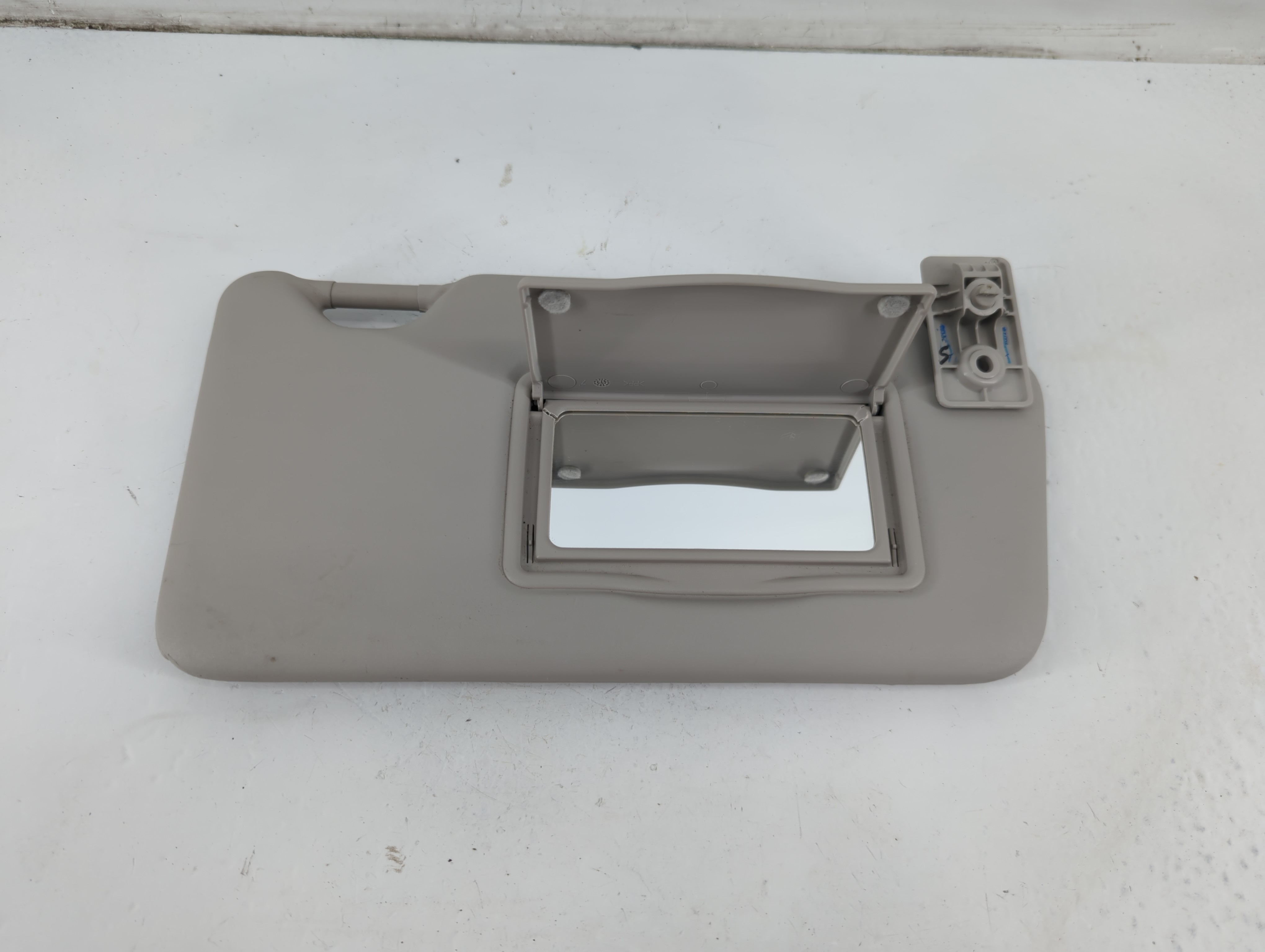 2013-2015 Nissan Versa Passenger Sun Visor Mirror Right Sunvisor 1093625 - Oemusedautoparts1.com