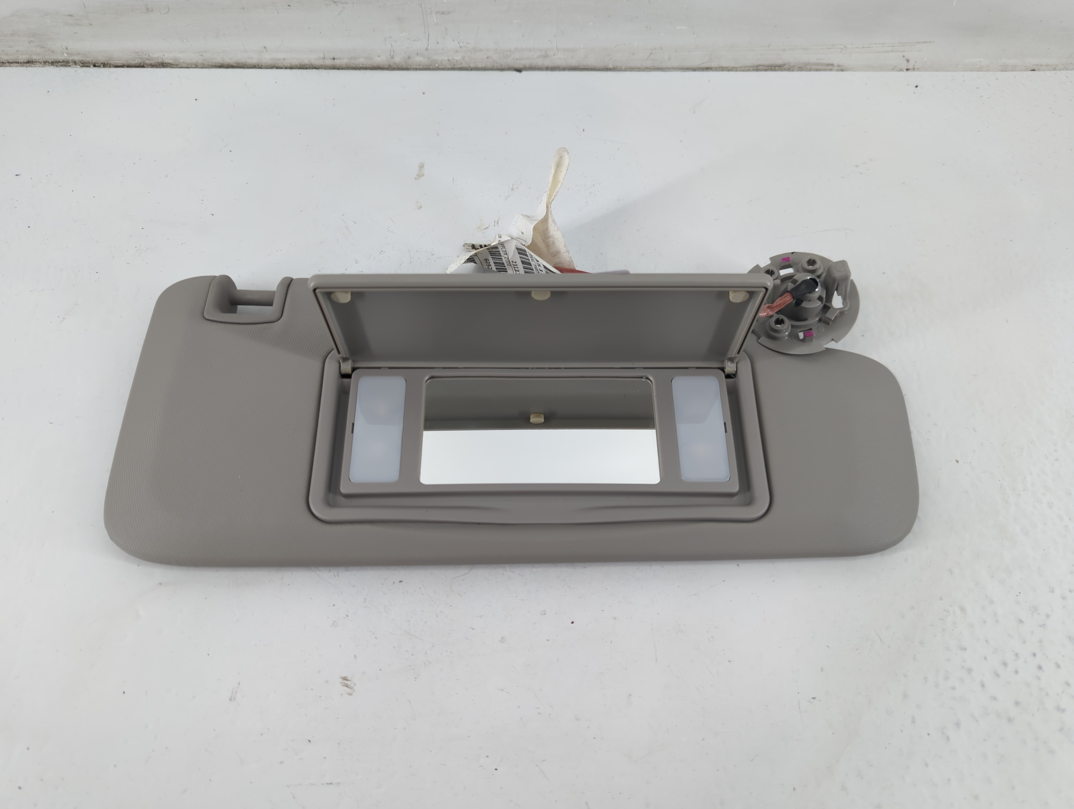 2011-2016 Chevrolet Cruze Passenger Sun Visor Mirror Right Sunvisor 1093631 - Oemusedautoparts1.com