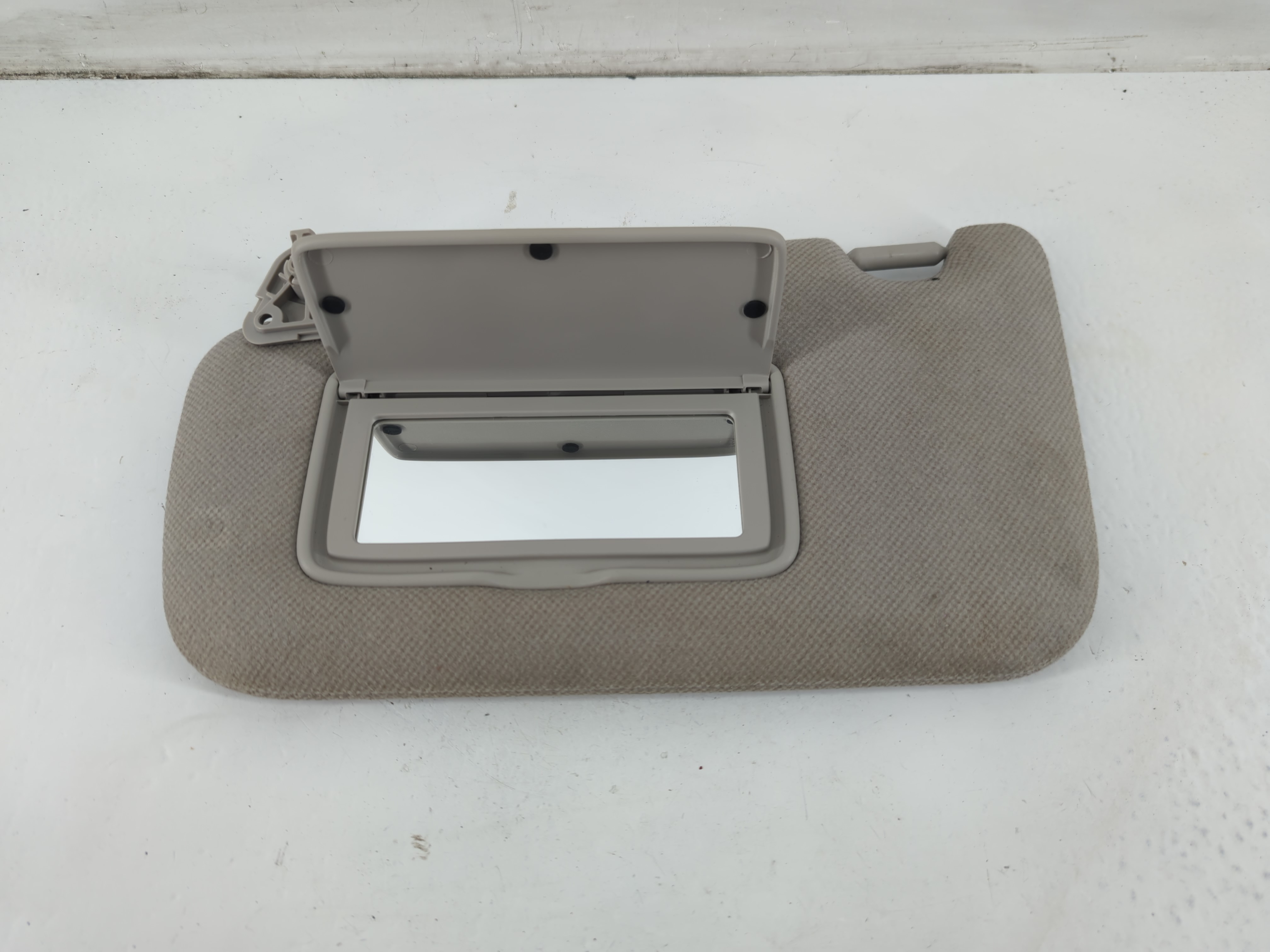 2013-2019 Nissan Sentra Driver Sun Visor Mirror Left Sunvisor Pale Grey 1093632 - Oemusedautoparts1.com