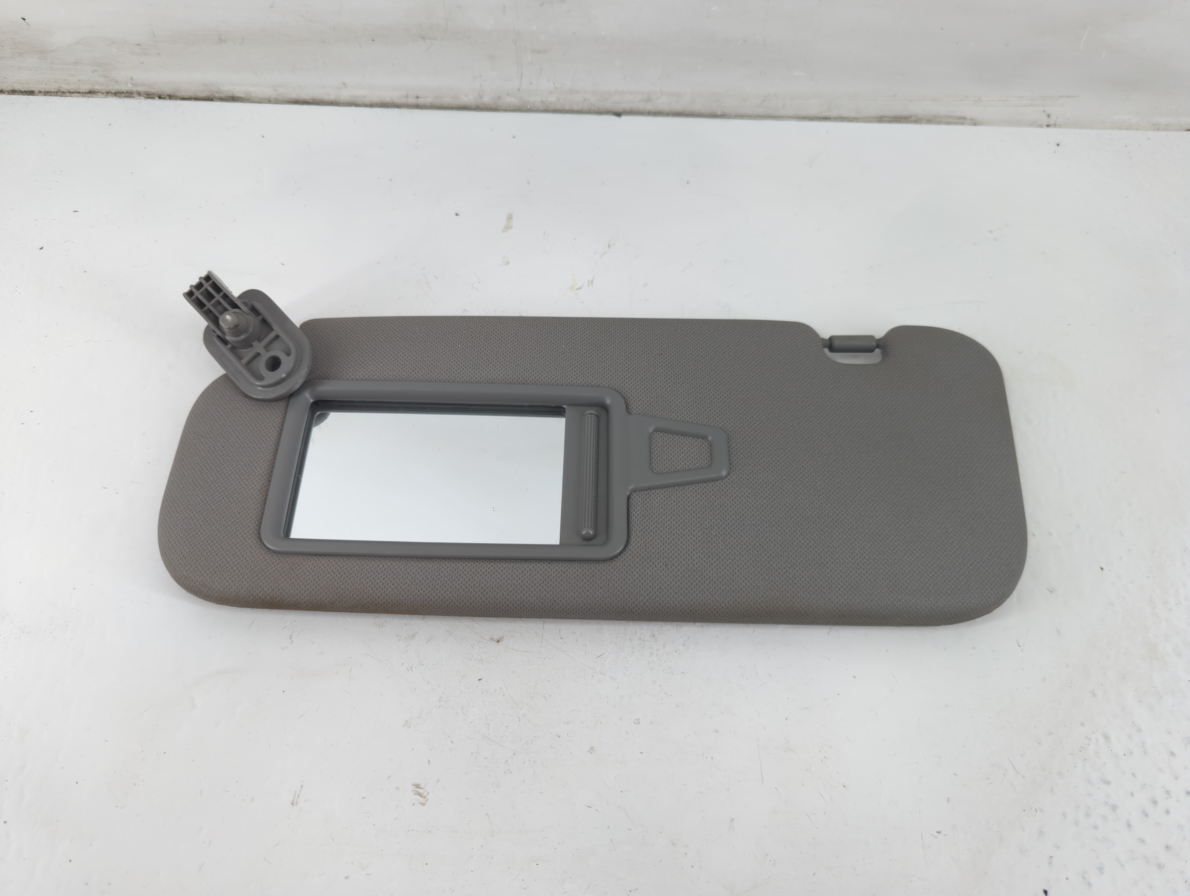 2014-2017 Hyundai Accent Driver Sun Visor Mirror Left Sunvisor Gray 1093634 - Oemusedautoparts1.com