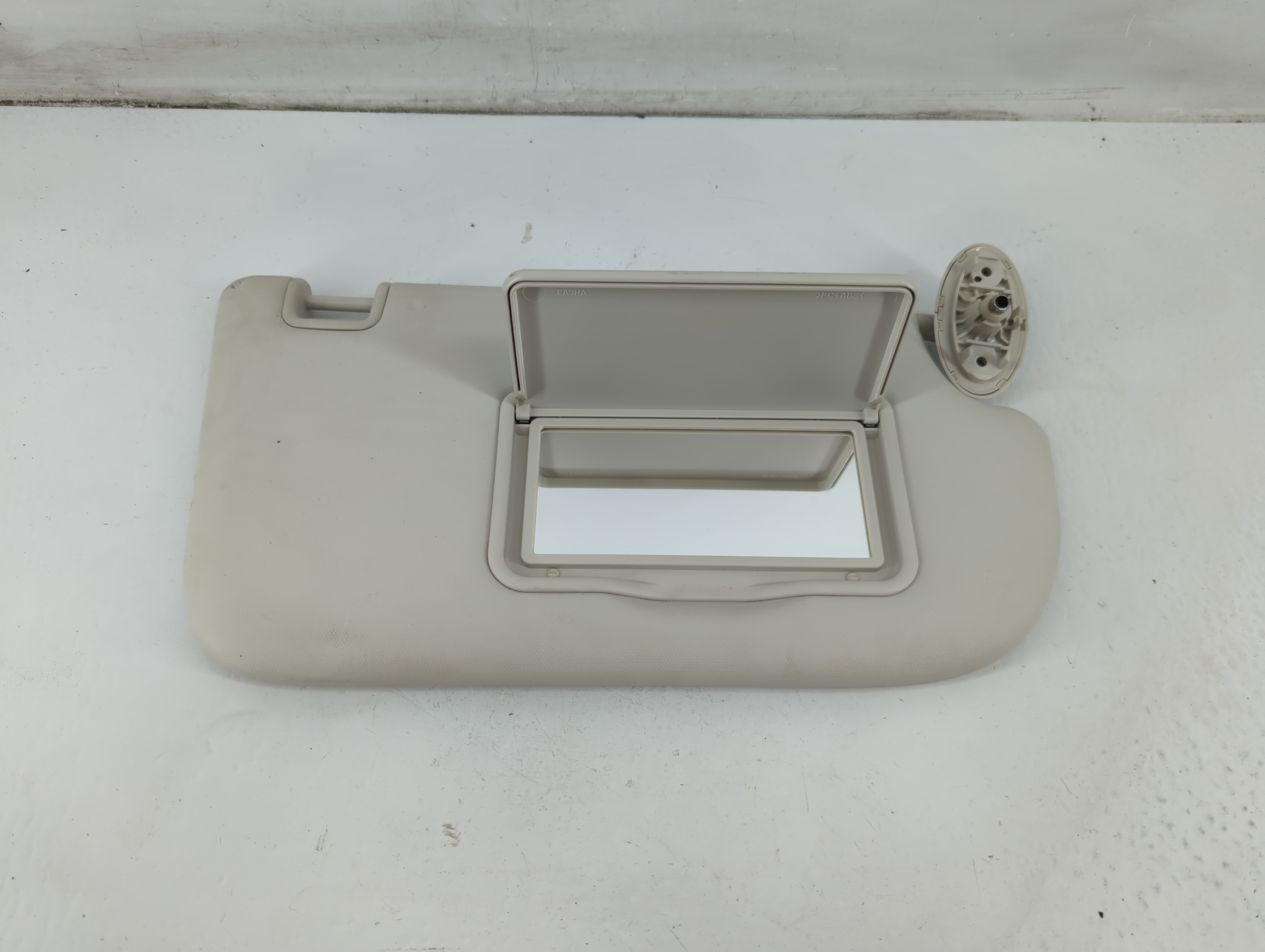 2013-2019 Ford Escape Passenger Sun Visor Mirror Right Sunvisor Ivory 1093636 - Oemusedautoparts1.com