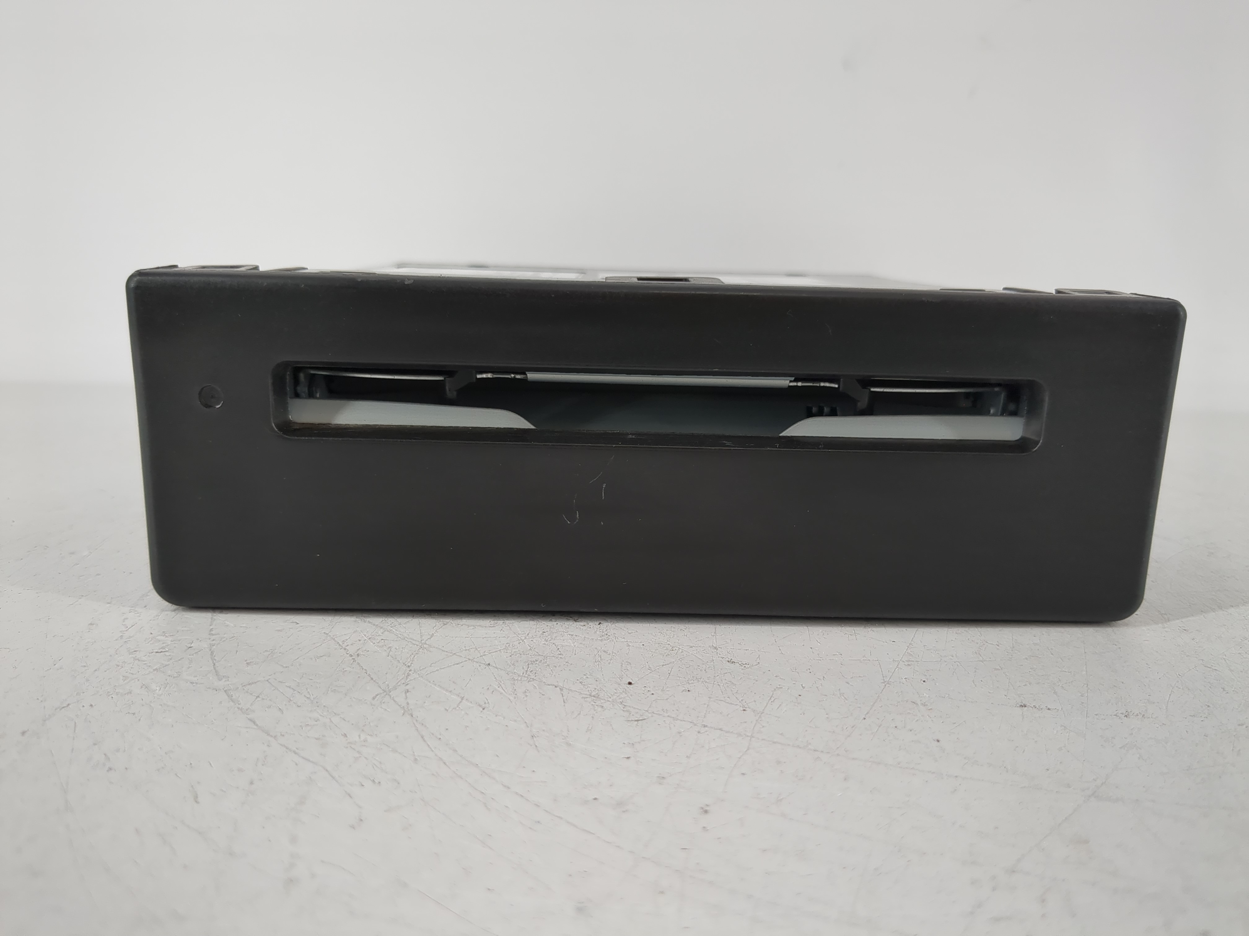 2017-2018 Chevrolet Silverado 1500 Am Fm Cd Player Radio Receiver 1093701 - Oemusedautoparts1.com