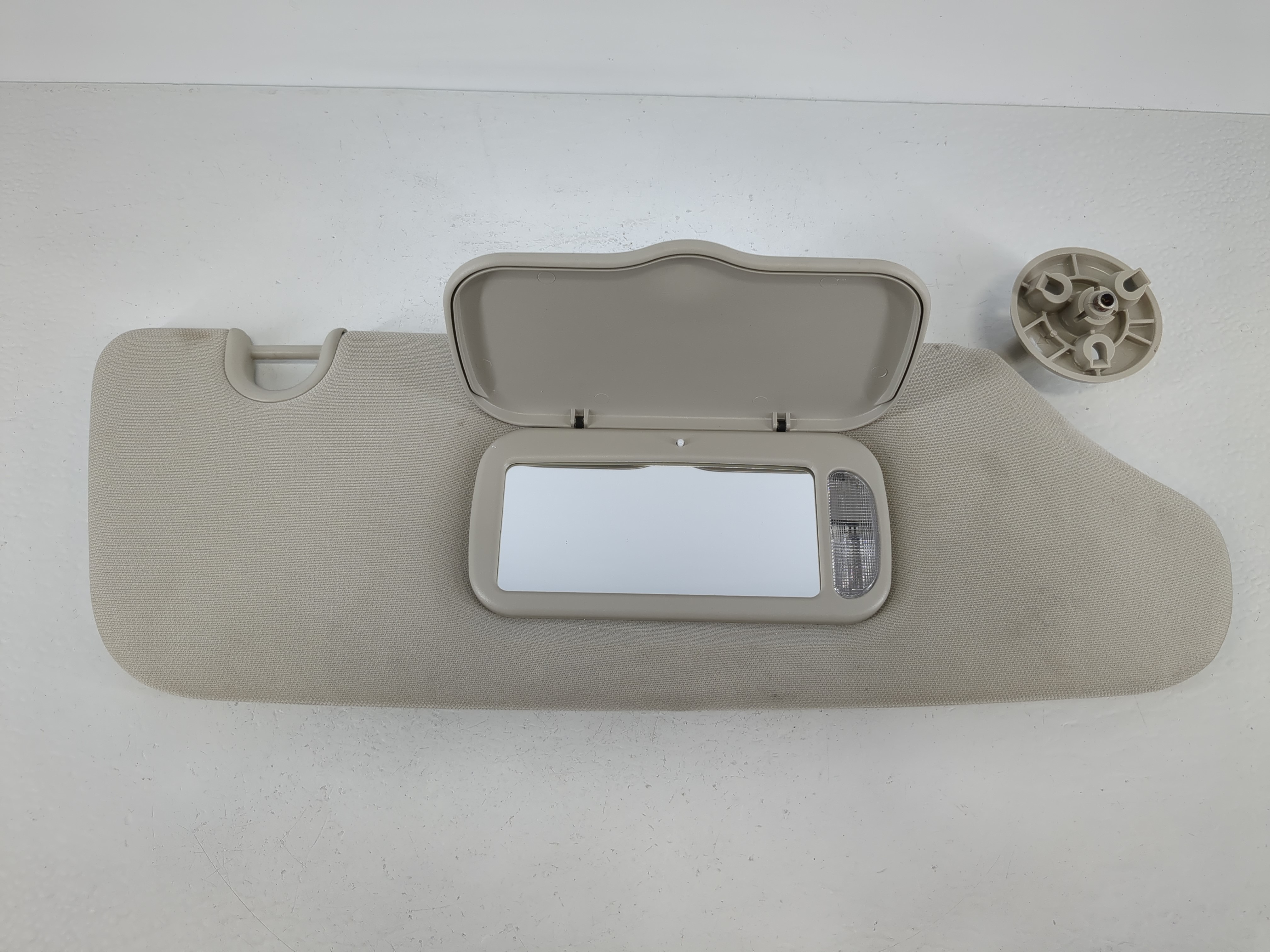2011 Chrysler Town & Country Passenger Sun Visor Mirror Right Sunvisor 1093715 - Oemusedautoparts1.com