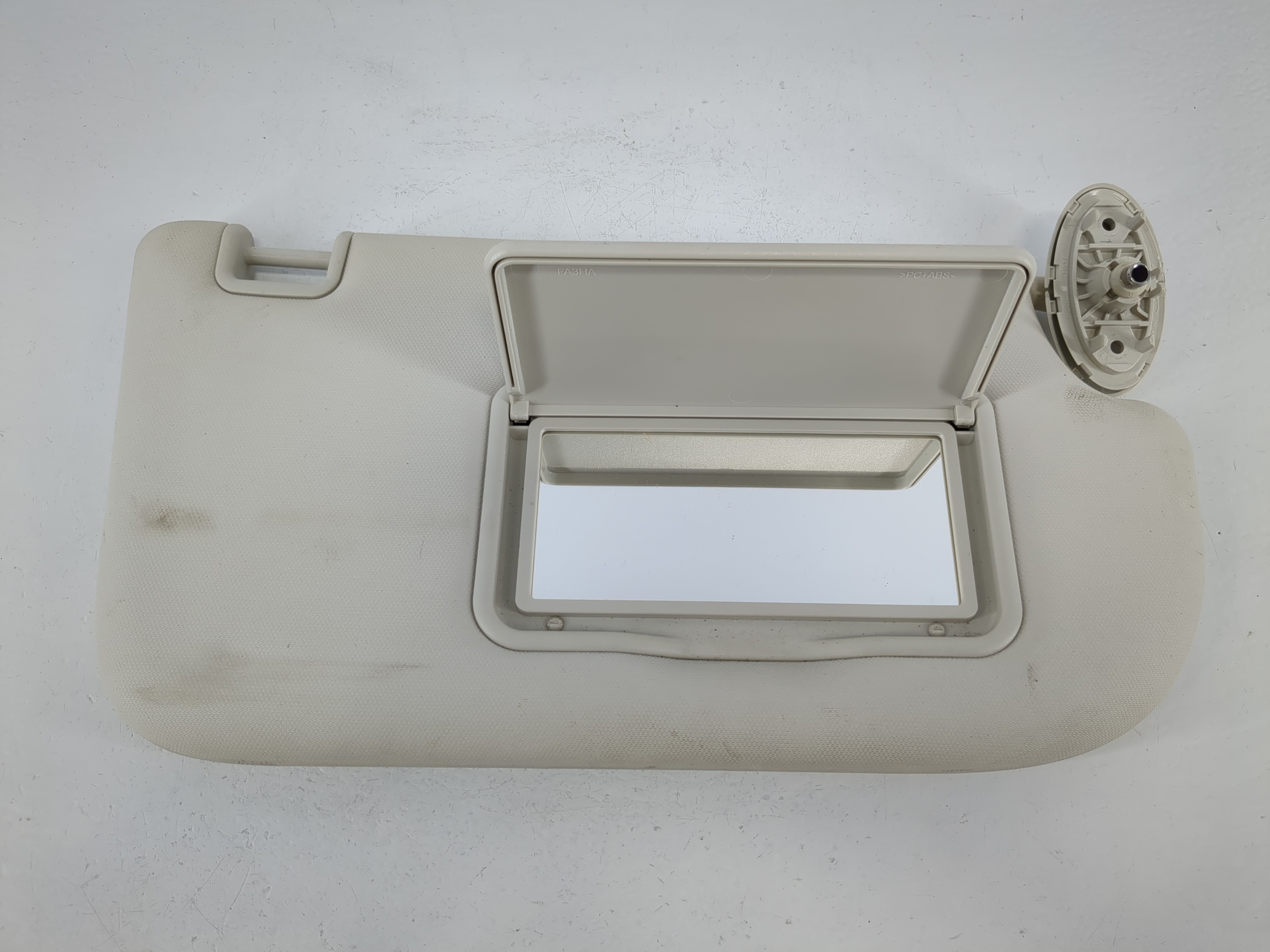 2013-2019 Ford Escape Passenger Sun Visor Mirror Right Sunvisor Ivory 1093716 - Oemusedautoparts1.com