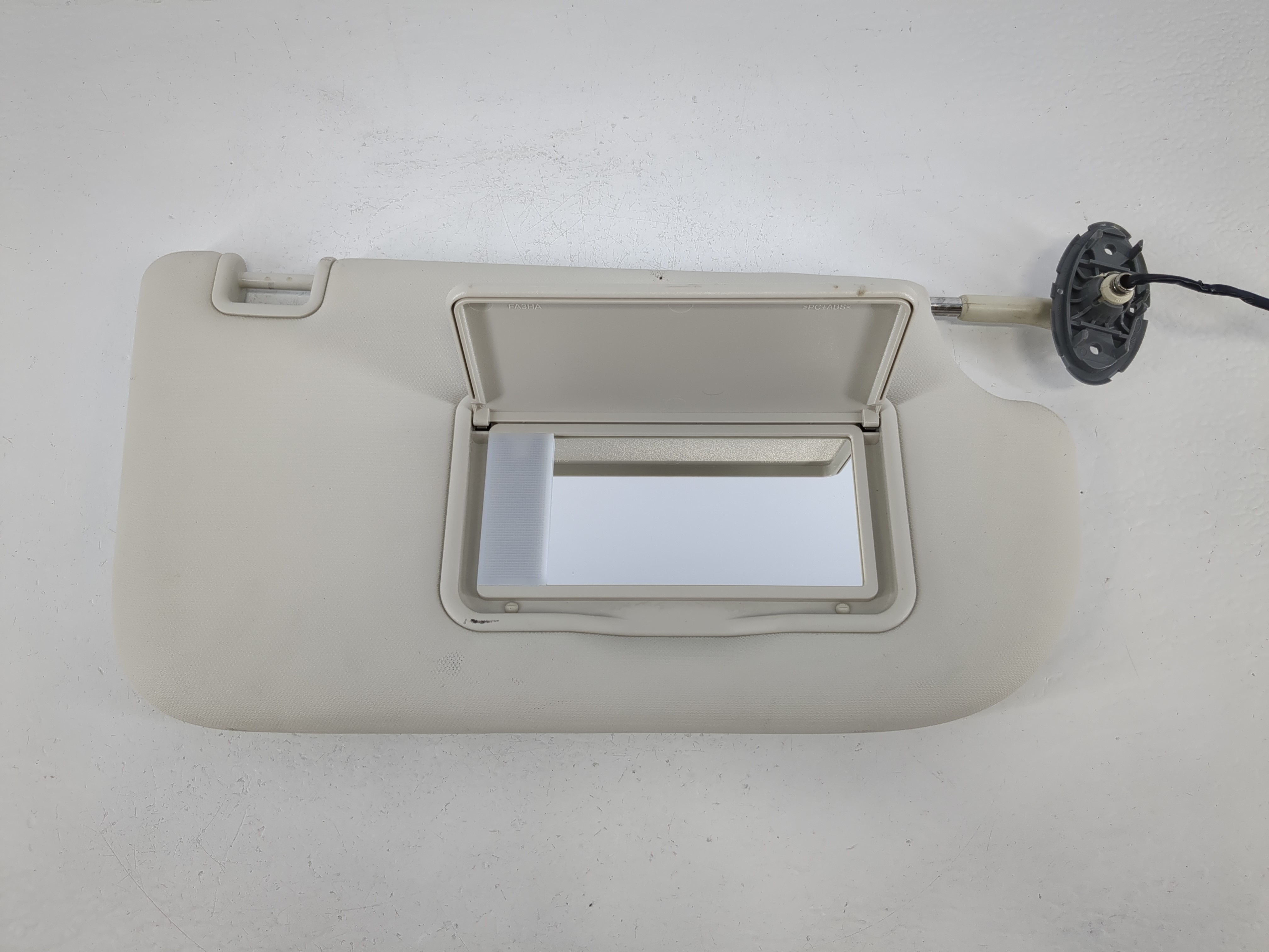 2013-2019 Ford Escape Passenger Sun Visor Mirror Right Sunvisor Ivory 1093722 - Oemusedautoparts1.com