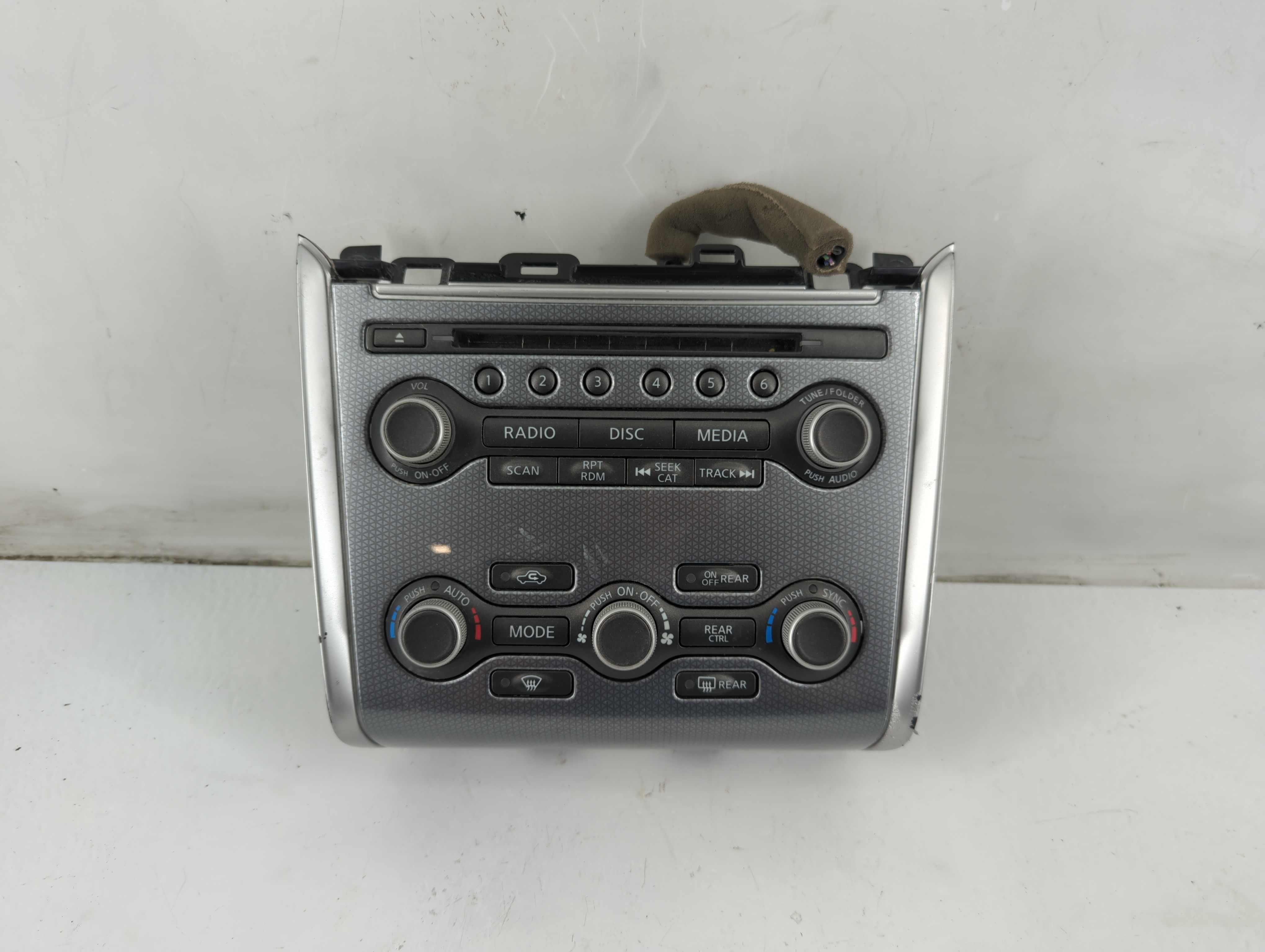 2017-2020 Nissan Pathfinder Am Fm Cd Player Radio Receiver 1093726 - Oemusedautoparts1.com