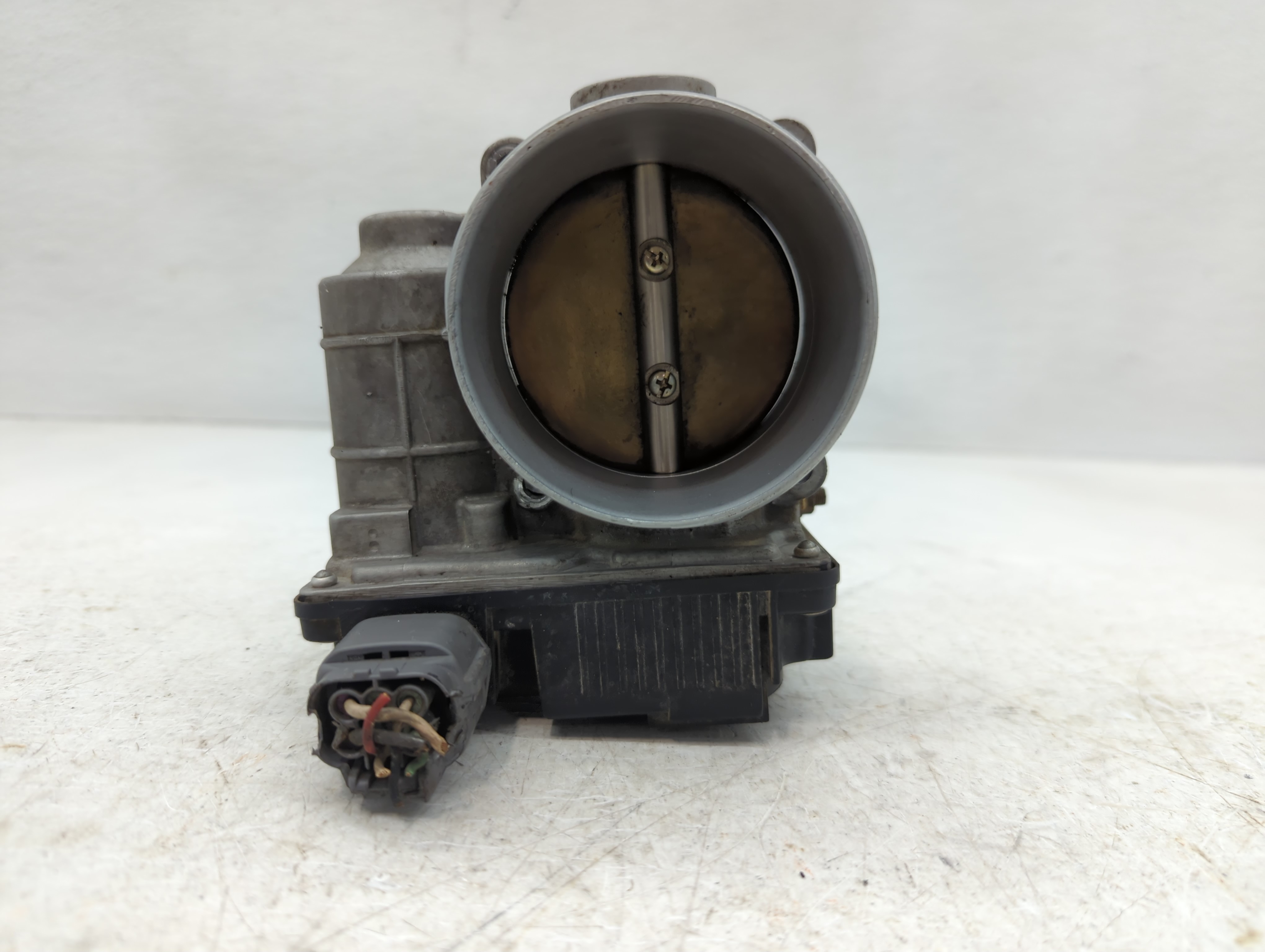 2002-2004 Infiniti Q45 Throttle Body 1093733 - Oemusedautoparts1.com