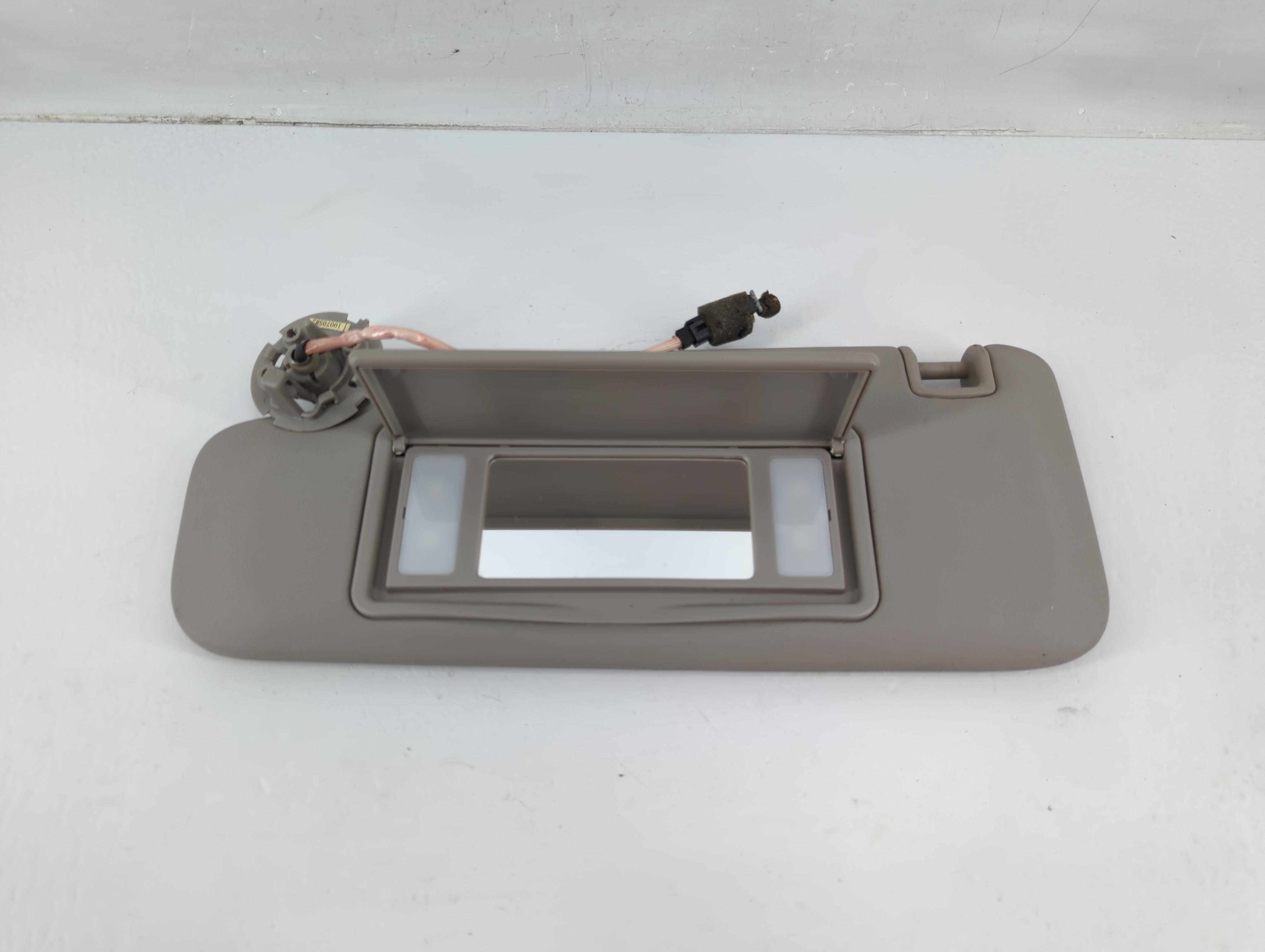 2011-2015 Buick Regal Driver Sun Visor Mirror Left Sunvisor 1094563 - Oemusedautoparts1.com