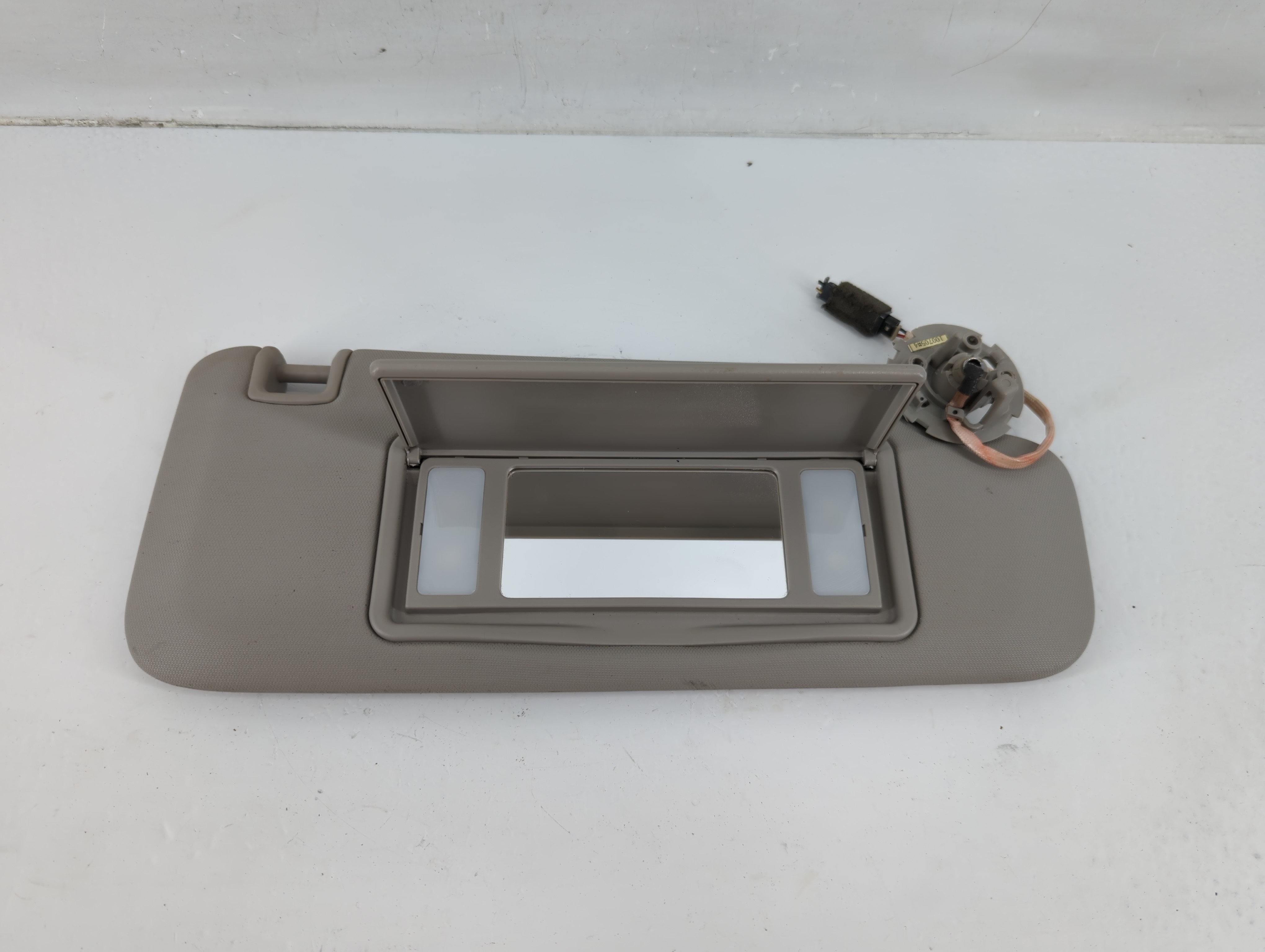2011-2015 Buick Regal Passenger Sun Visor Mirror Right Sunvisor 1094564 - Oemusedautoparts1.com