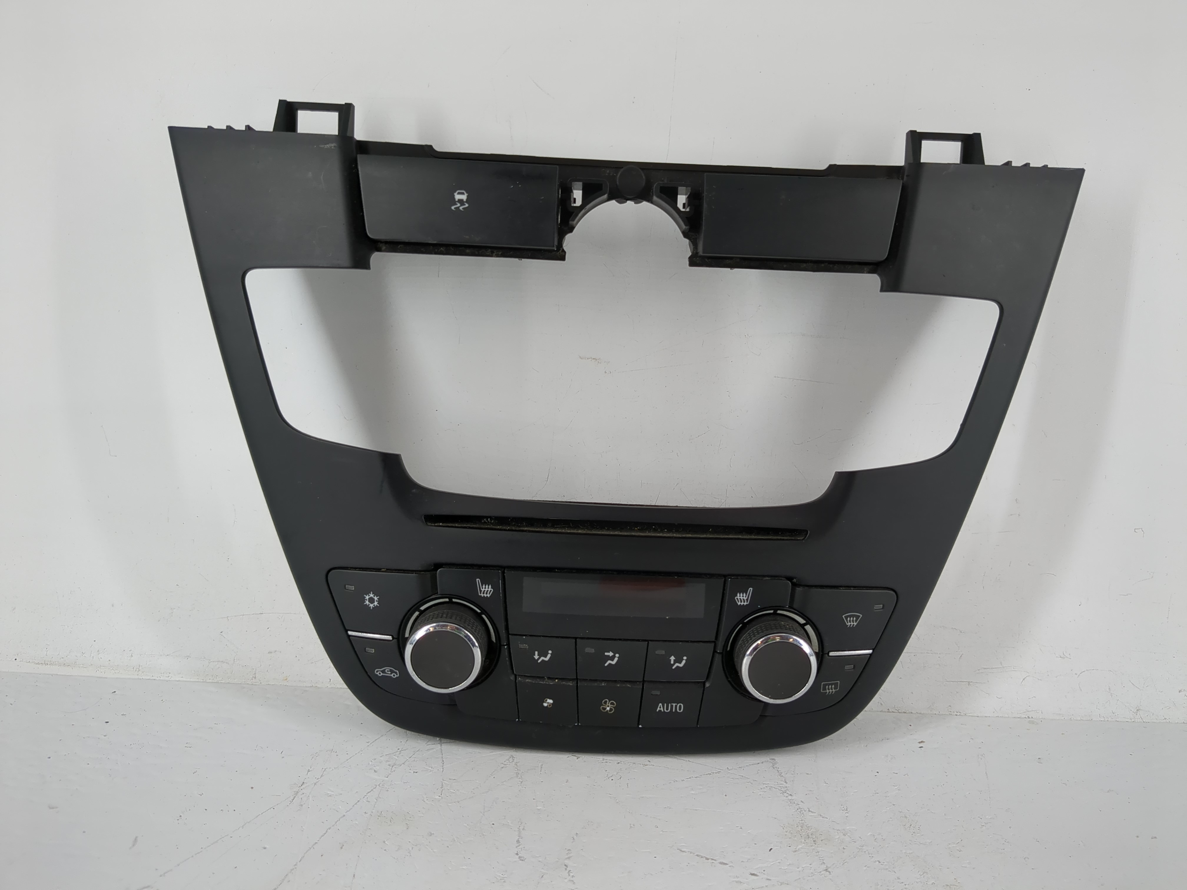 Buick Regal Ac Heater Climate Control 1094567 - Oemusedautoparts1.com