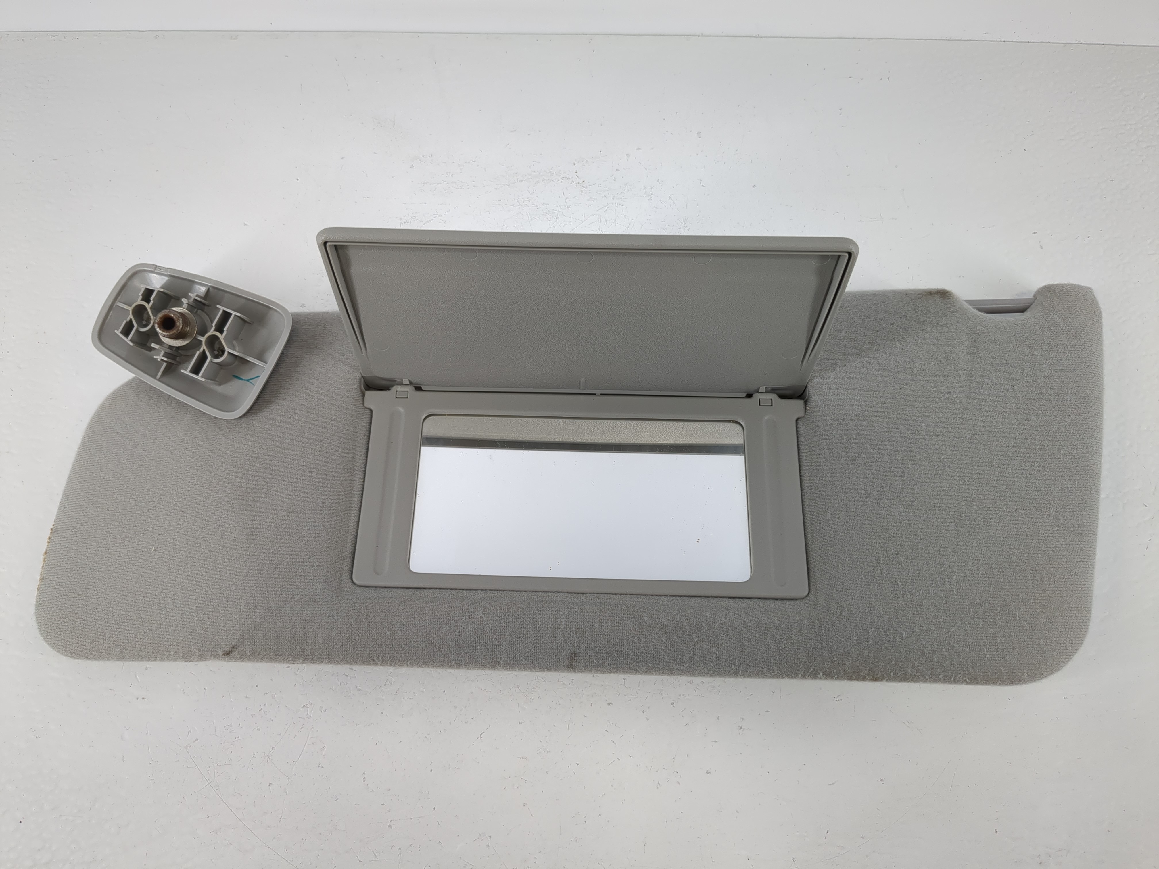 2004-2008 Ford F-150 Passenger Sun Visor Mirror Right Sunvisor Grey 1094596 - Oemusedautoparts1.com