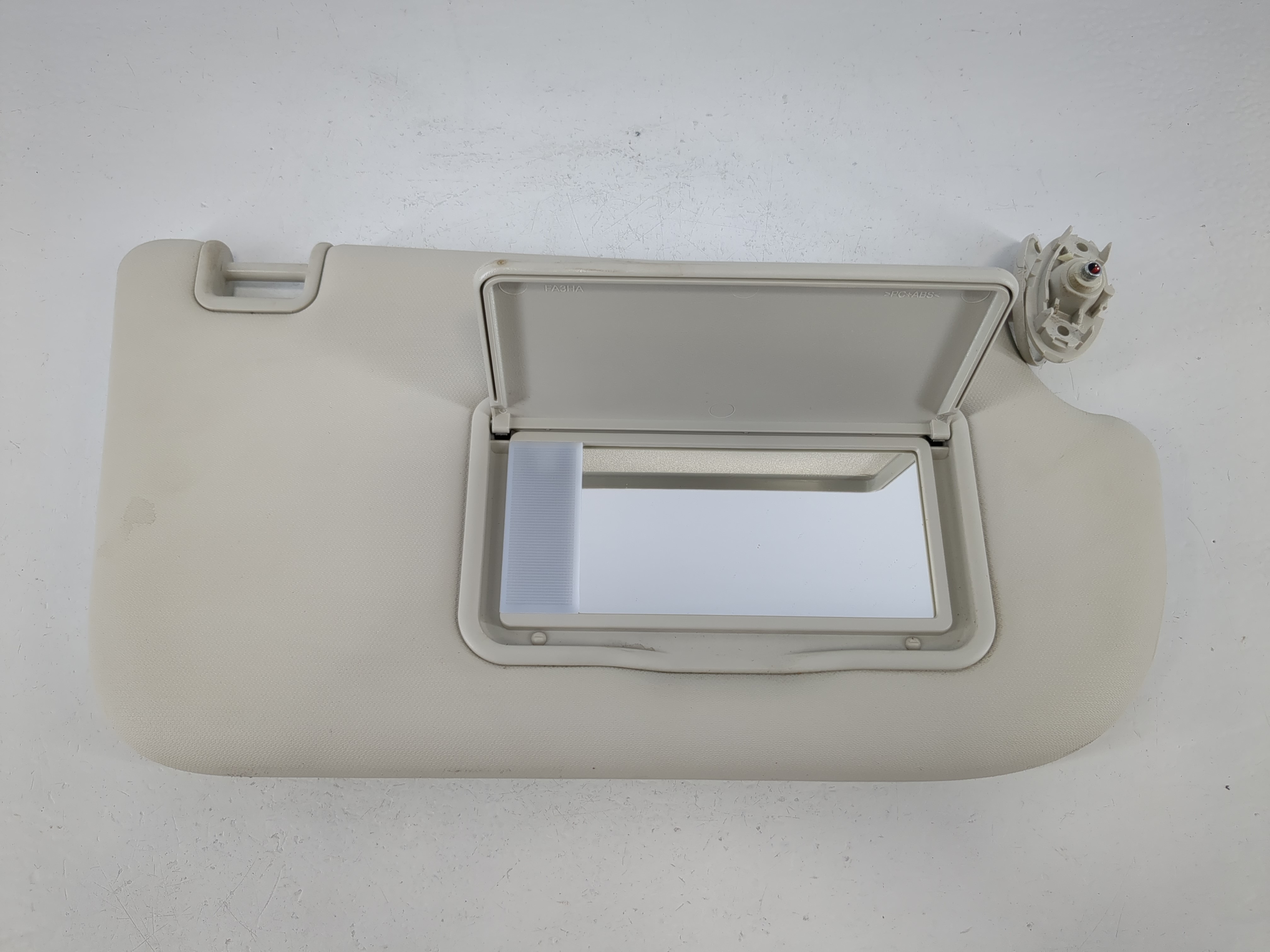 2013-2018 Ford Focus Passenger Sun Visor Mirror Right Sunvisor Ivory 1094609 - Oemusedautoparts1.com