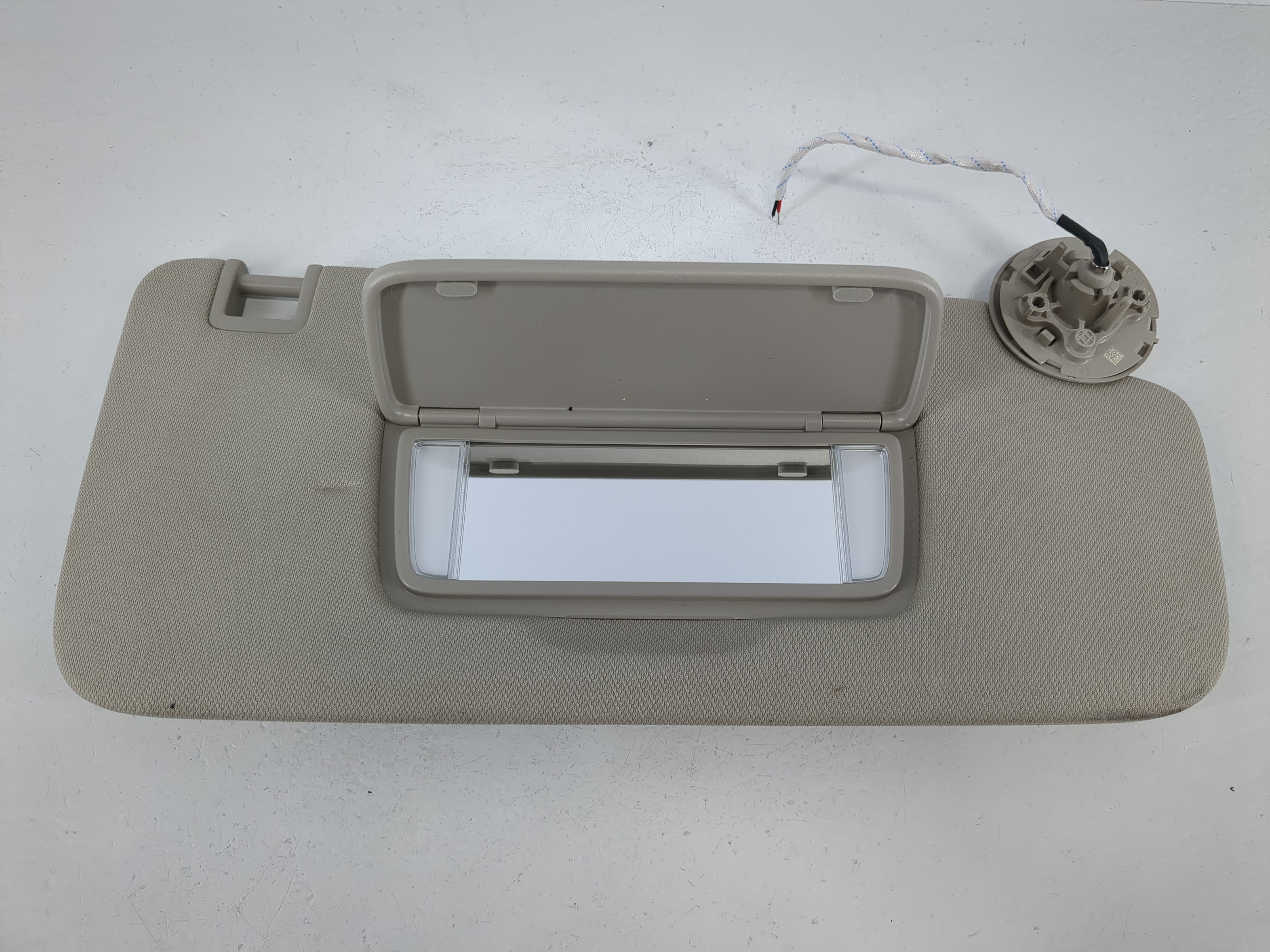 2024 Buick Encore Passenger Sun Visor Mirror Right Sunvisor Light Beige 1094611 - Oemusedautoparts1.com