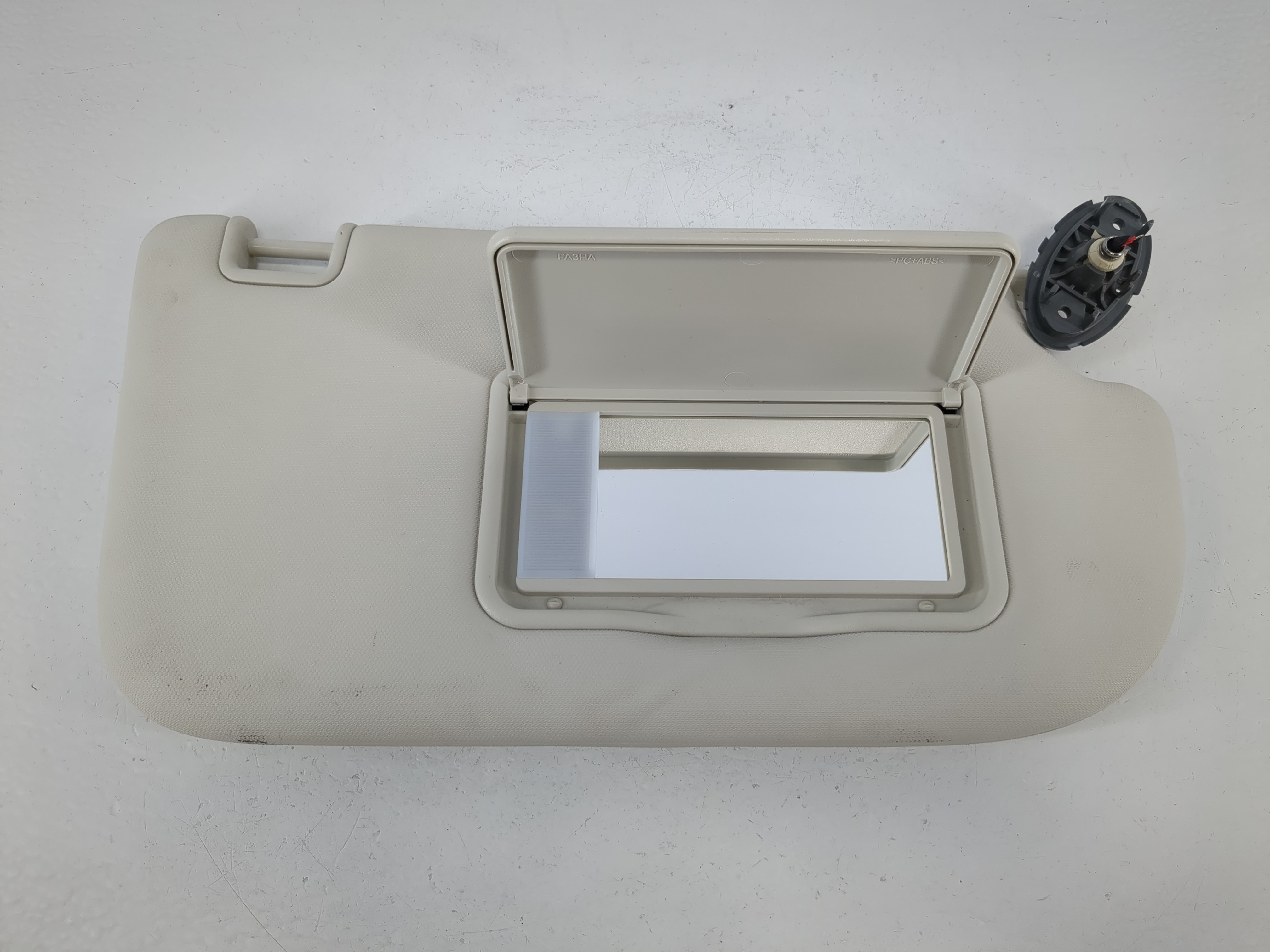 2013-2019 Ford Escape Passenger Sun Visor Mirror Right Sunvisor Ivory 1094612 - Oemusedautoparts1.com