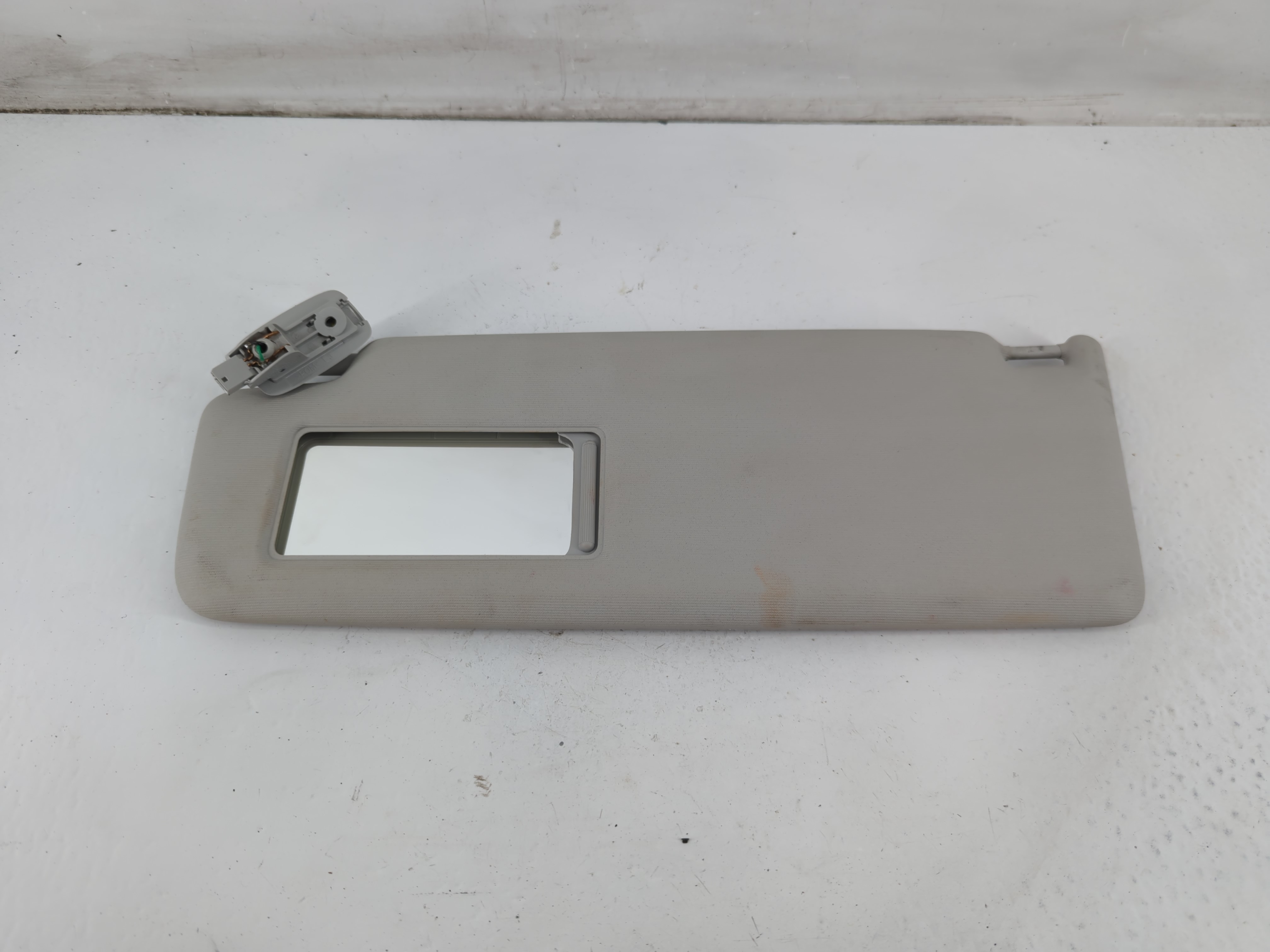 2009-2018 Volkswagen Tiguan Driver Sun Visor Mirror Left Sunvisor Grey 1094624 - Oemusedautoparts1.com