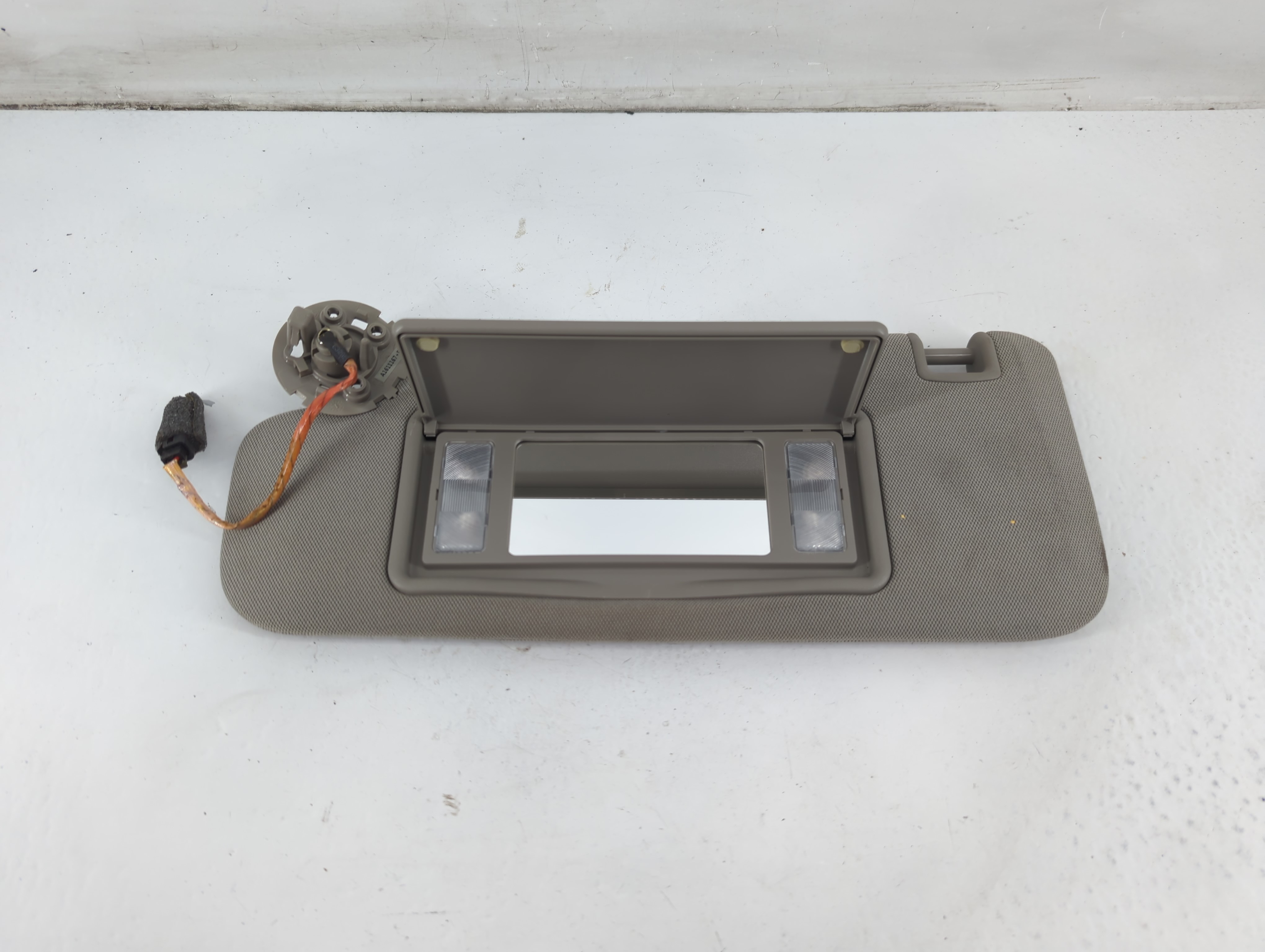 2014-2019 Cadillac Cts Driver Sun Visor Mirror Left Sunvisor Dark Gray 1094625 - Oemusedautoparts1.com