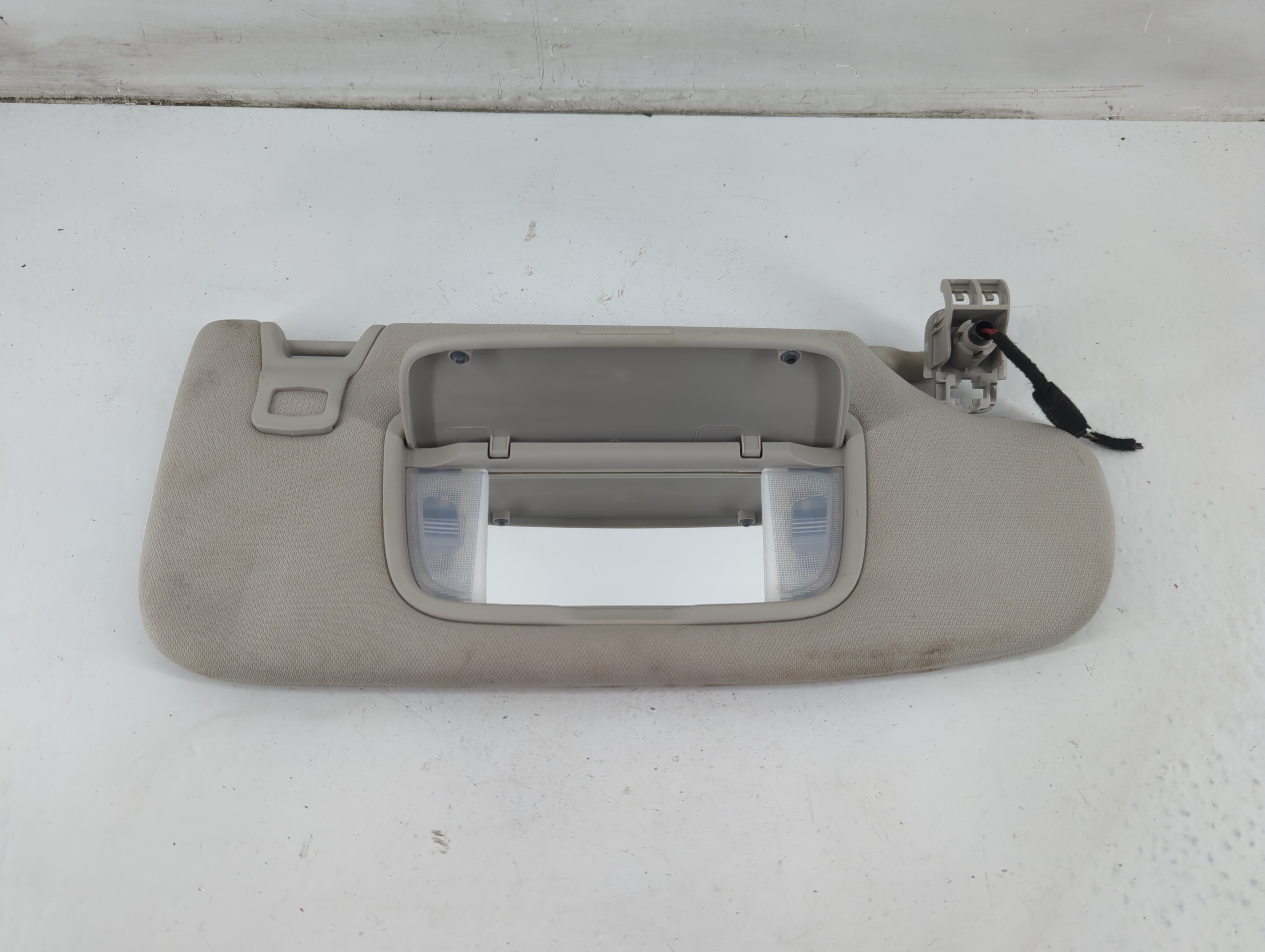 2013-2014 Ford Fusion Passenger Sun Visor Mirror Right Sunvisor Beige 1094627 - Oemusedautoparts1.com