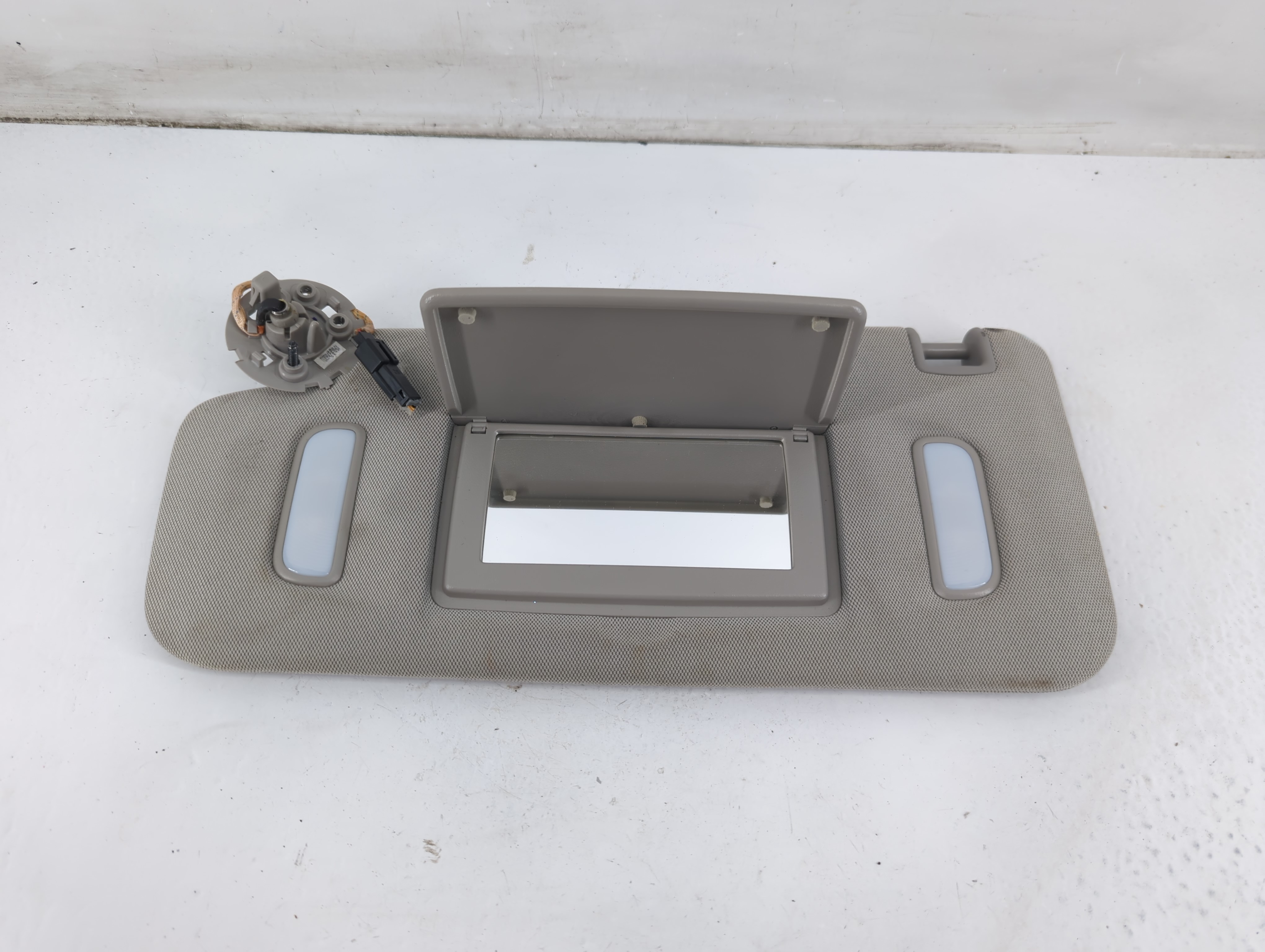 2013-2021 Buick Encore Driver Sun Visor Mirror Left Sunvisor Grey 1094630 - Oemusedautoparts1.com
