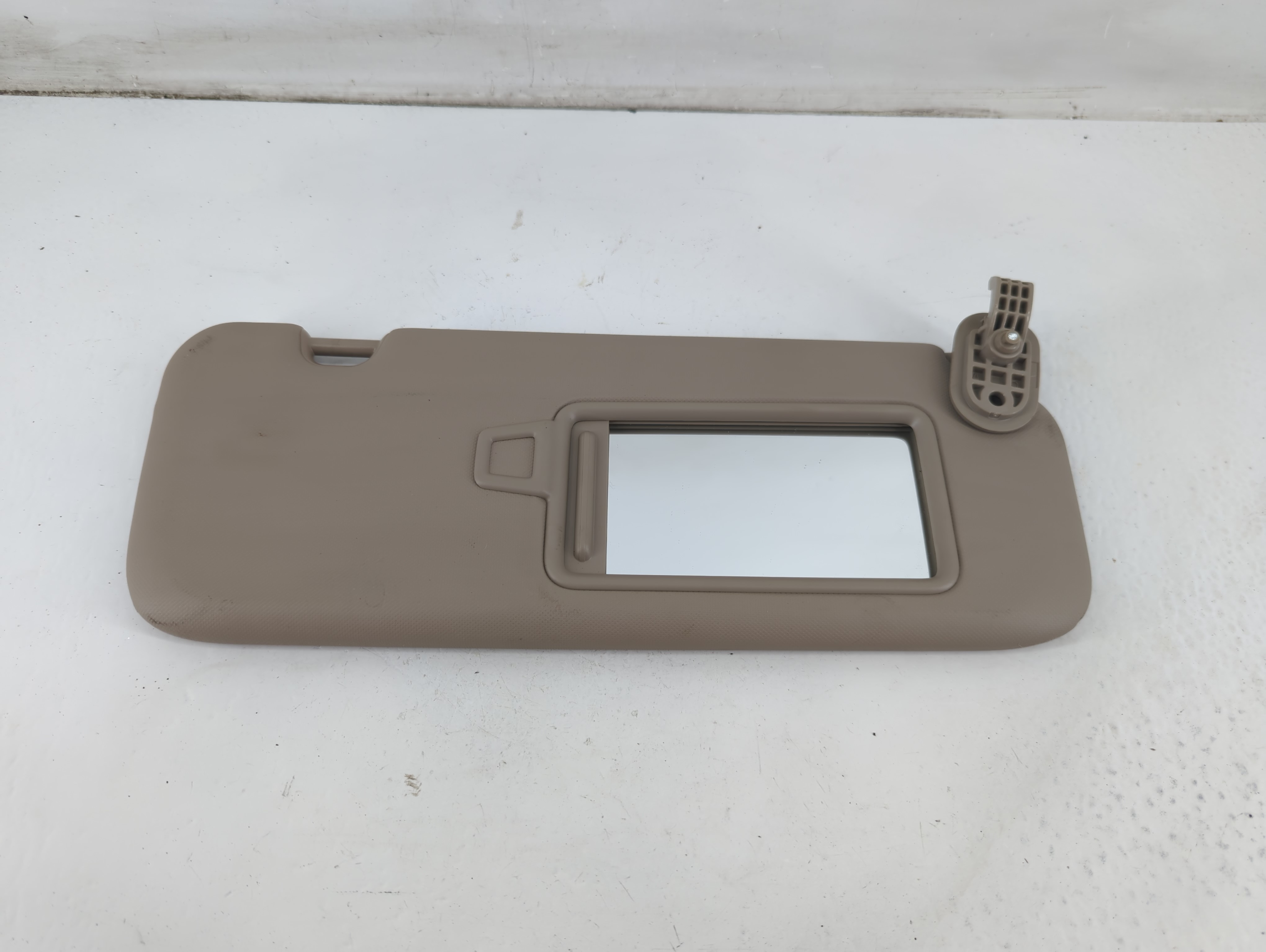 2017-2020 Hyundai Elantra Passenger Sun Visor Mirror Right Sunvisor 1094634 - Oemusedautoparts1.com