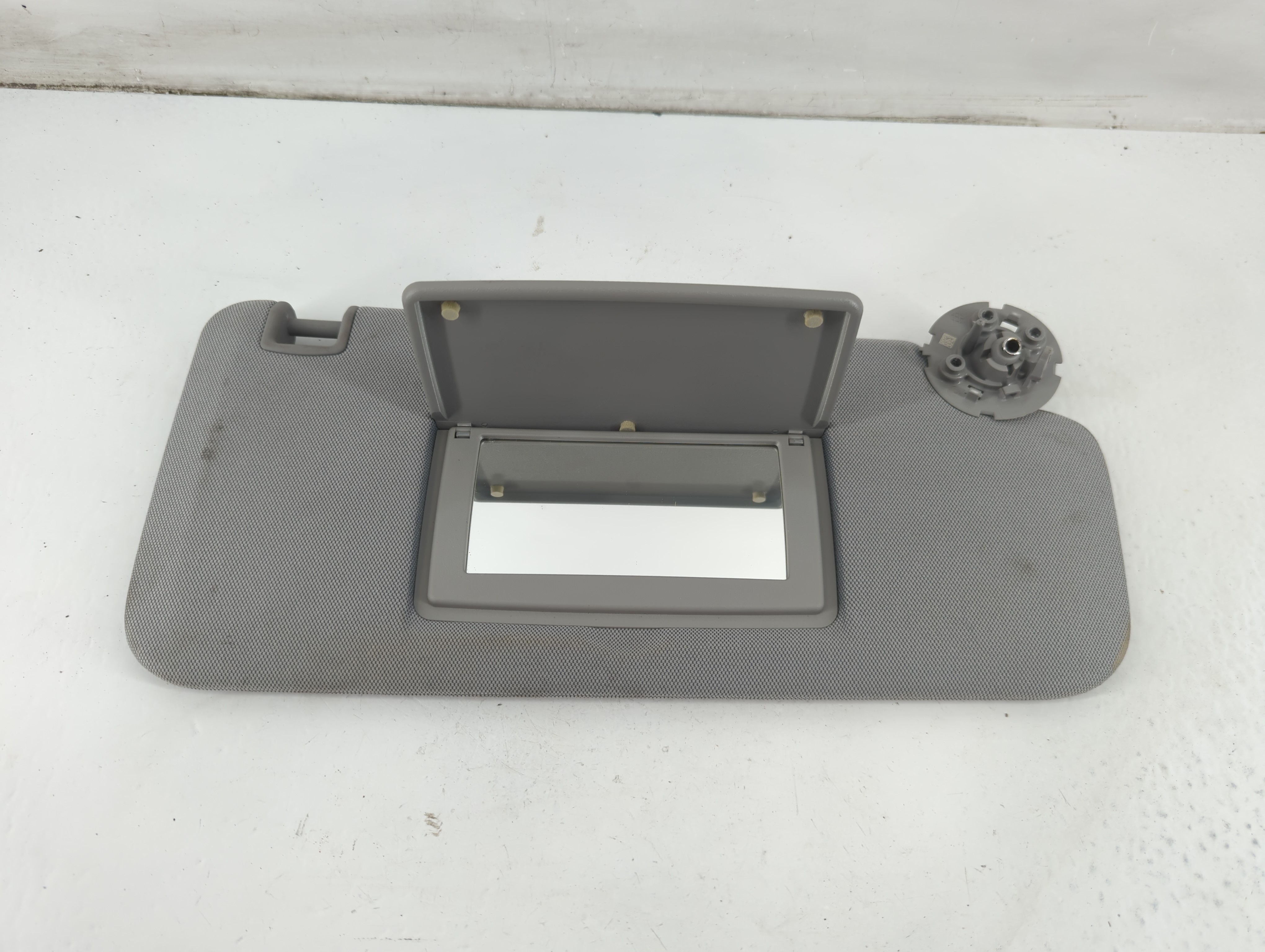2017-2021 Chevrolet Trax Passenger Sun Visor Mirror Right Sunvisor Grey 1094637 - Oemusedautoparts1.com