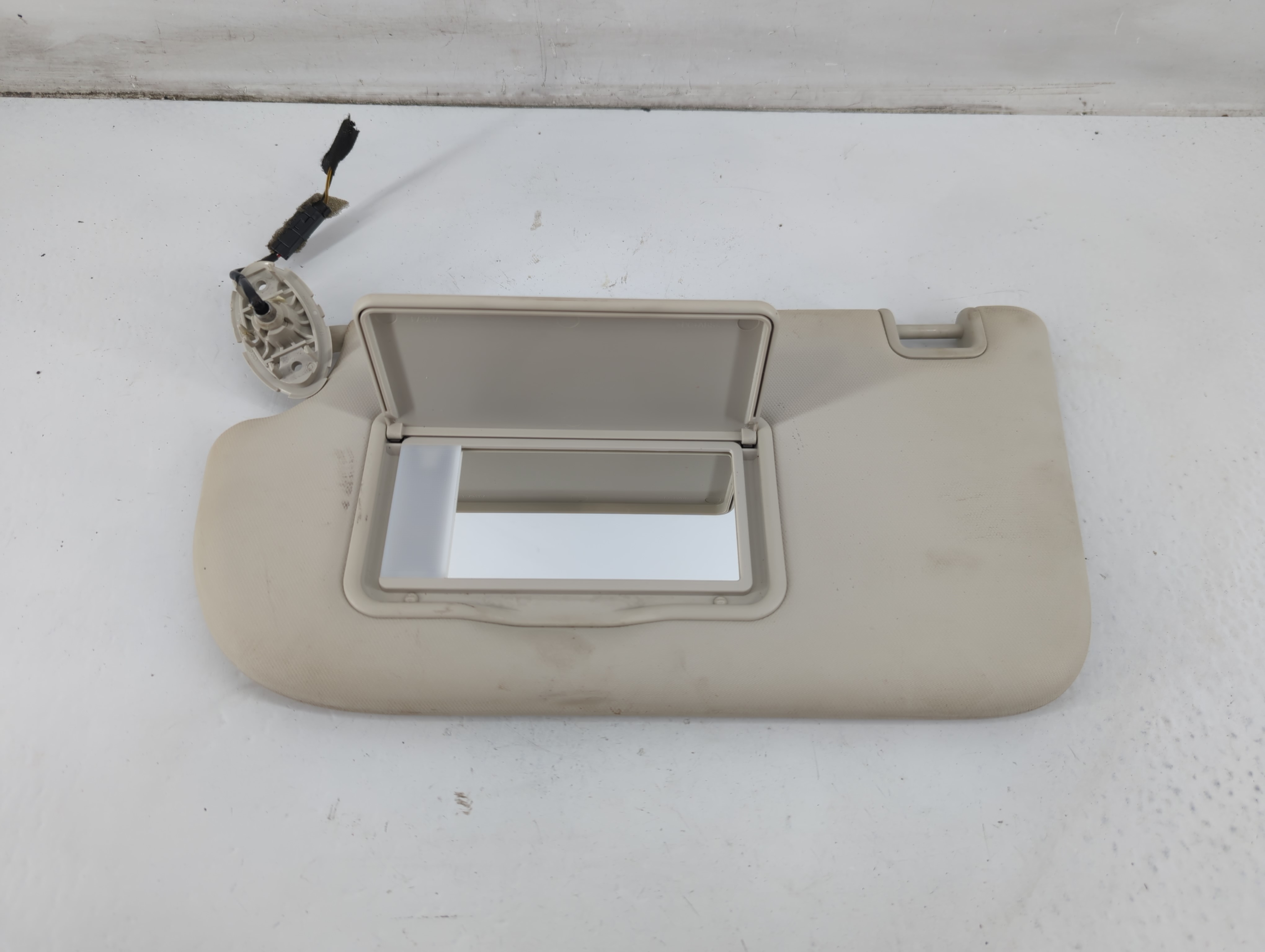 2013-2019 Ford Escape Driver Sun Visor Mirror Left Sunvisor Ivory 1094639 - Oemusedautoparts1.com