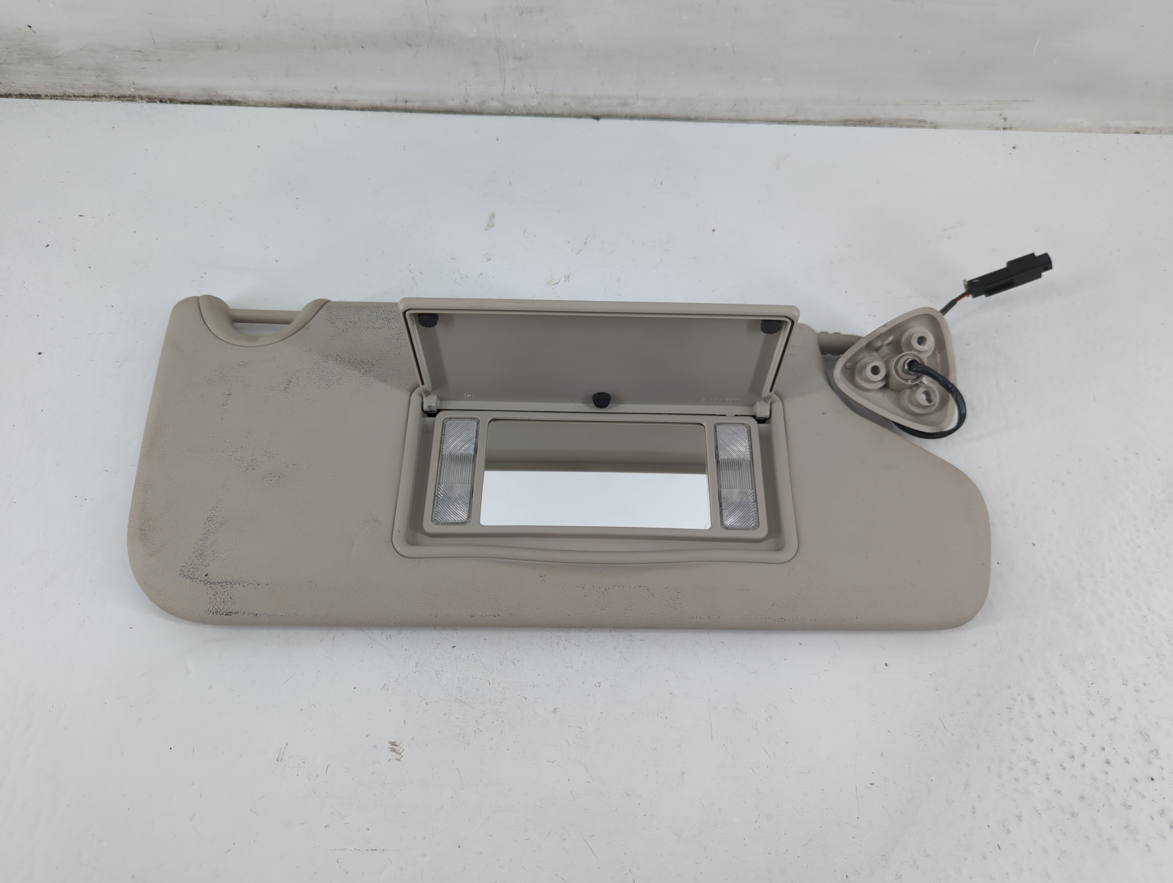 2011-2020 Dodge Journey Passenger Sun Visor Mirror Right Sunvisor Beige 1094640 - Oemusedautoparts1.com