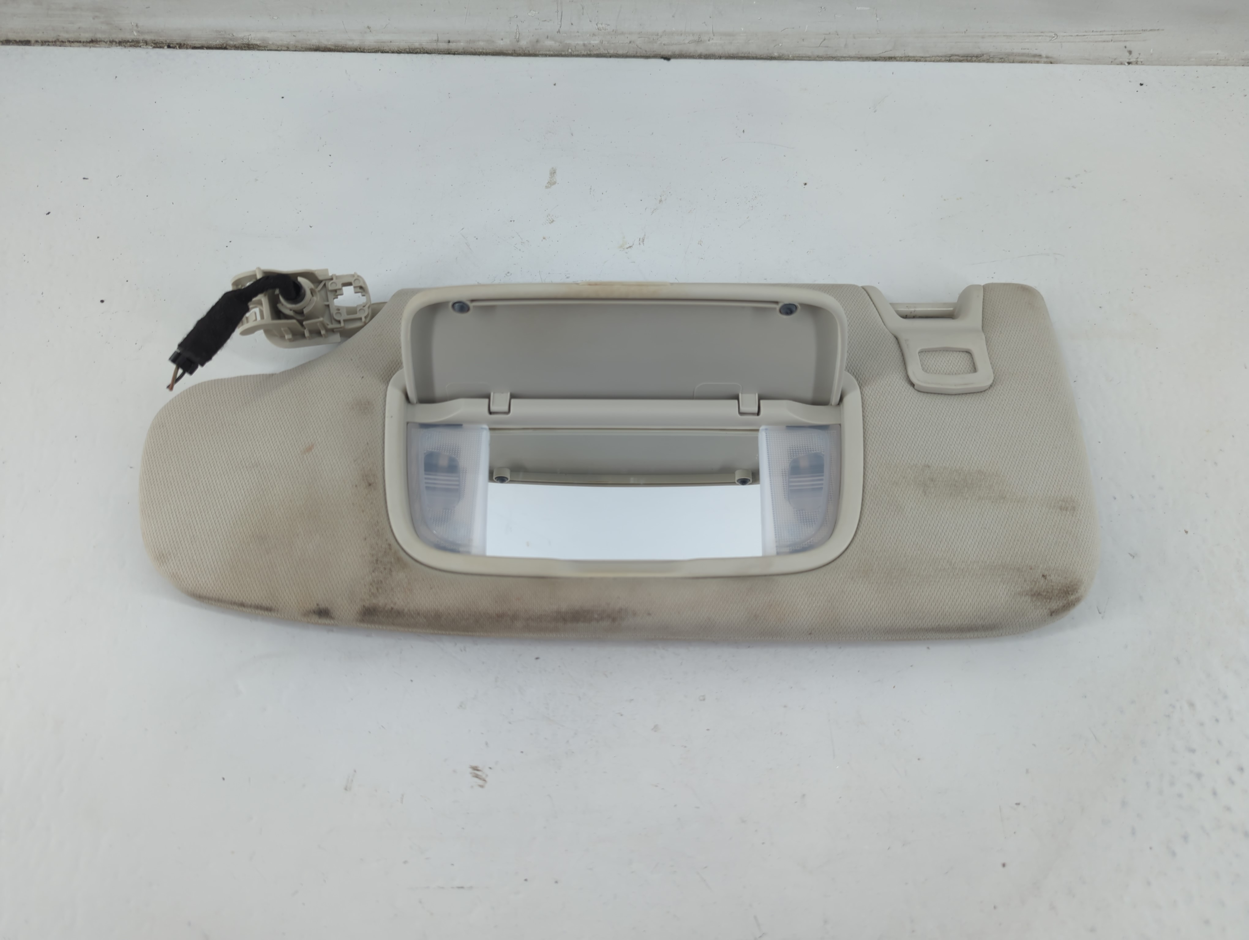 2015-2020 Ford Edge Driver Sun Visor Mirror Left Sunvisor Tan 1094642 - Oemusedautoparts1.com