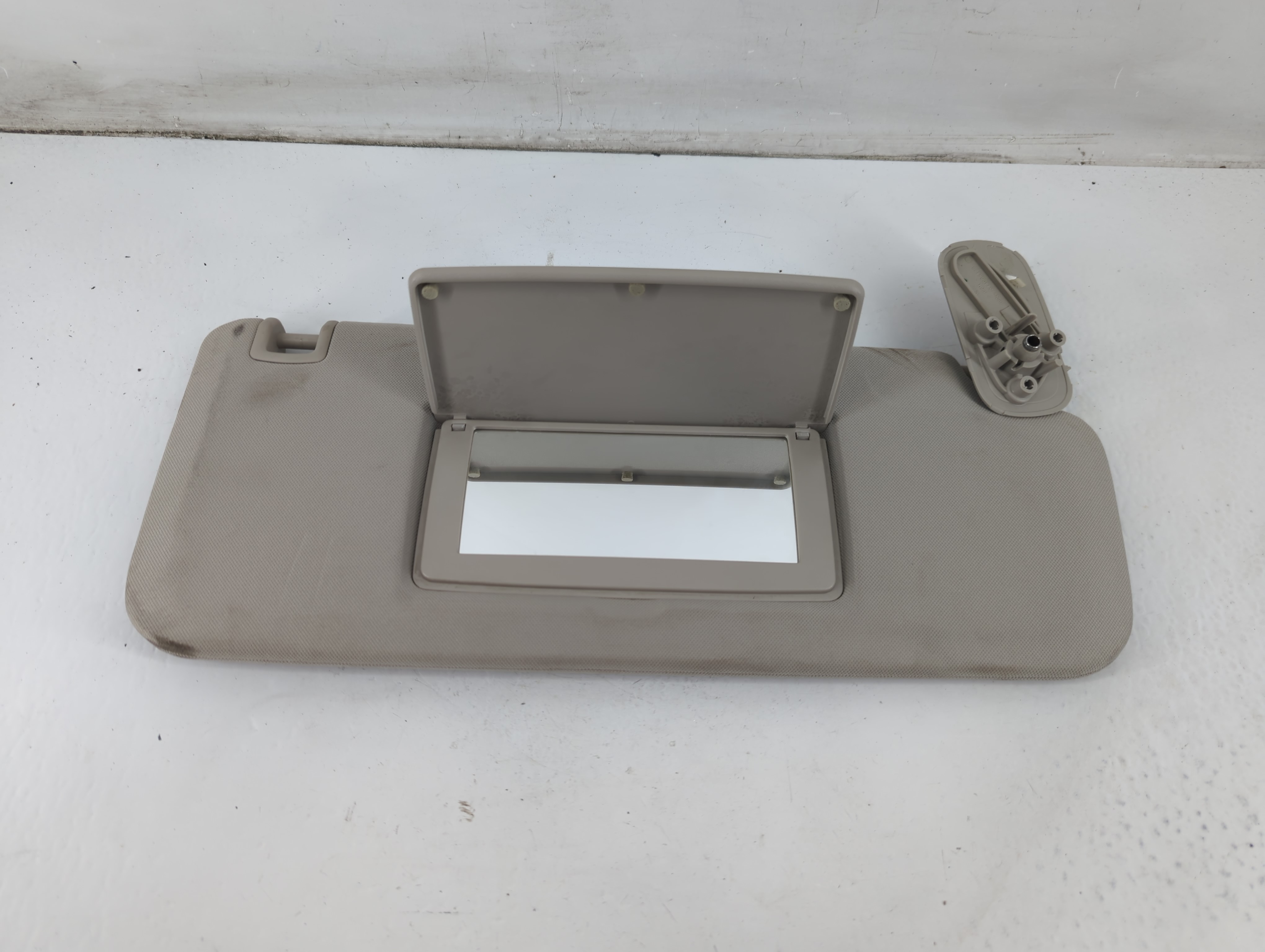 2007 Chevrolet Silverado 1500 Passenger Sun Visor Mirror Right Sunvisor 1094655 - Oemusedautoparts1.com