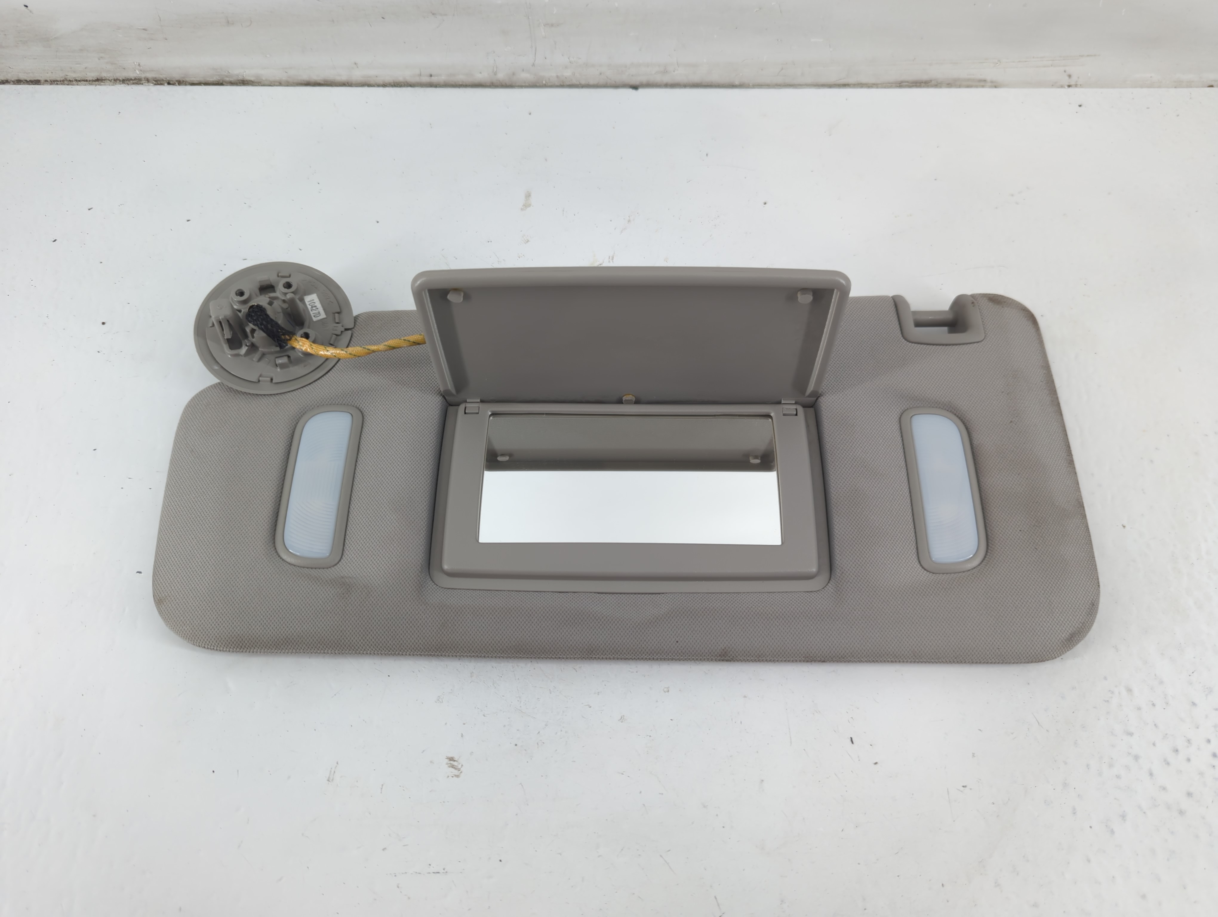Picture of 2008-2017 Buick Enclave Driver Sun Visor Mirror Left Sunvisor Grey 1094656