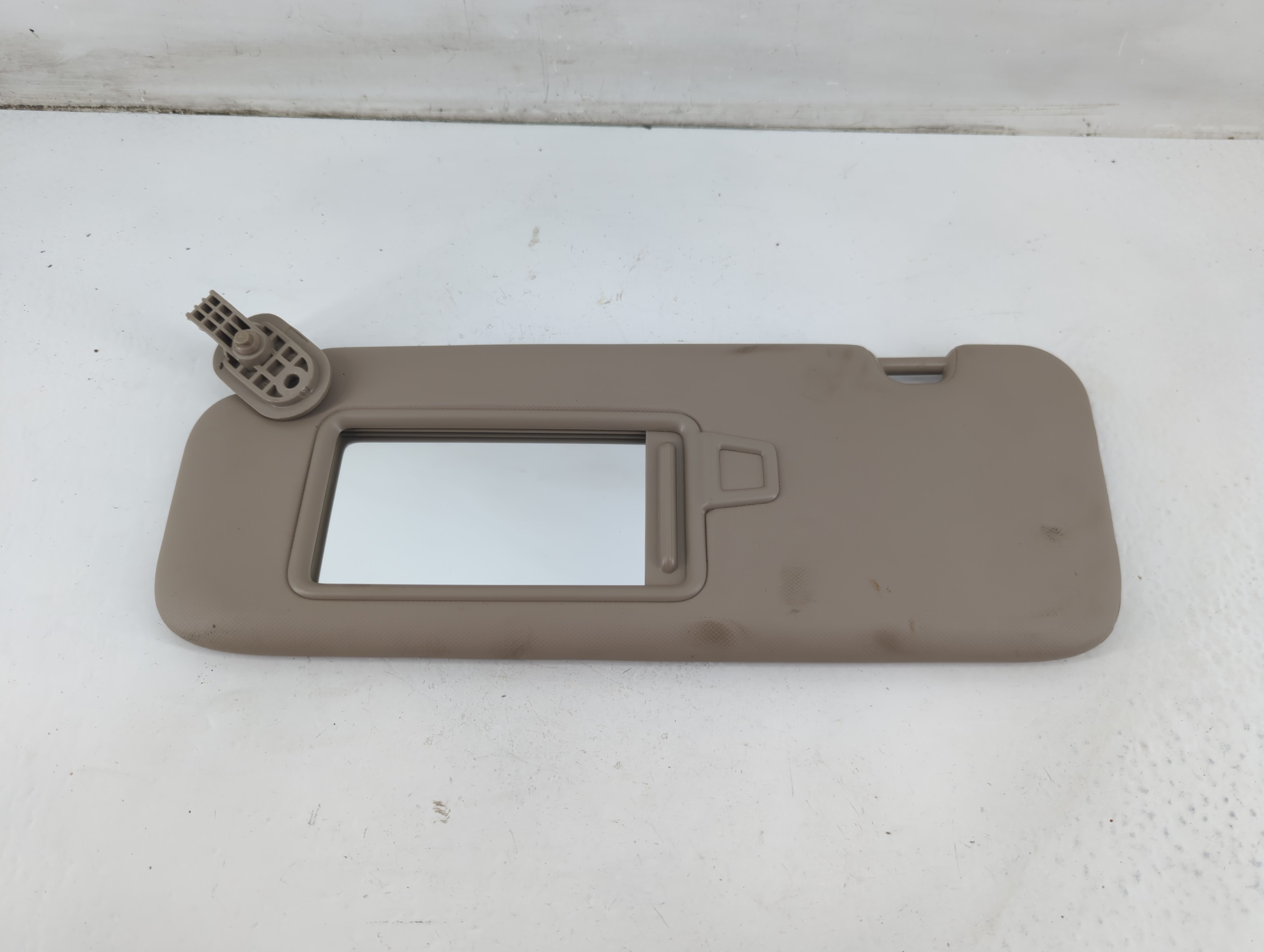 2017-2020 Hyundai Elantra Driver Sun Visor Mirror Left Sunvisor 1094664 - Oemusedautoparts1.com