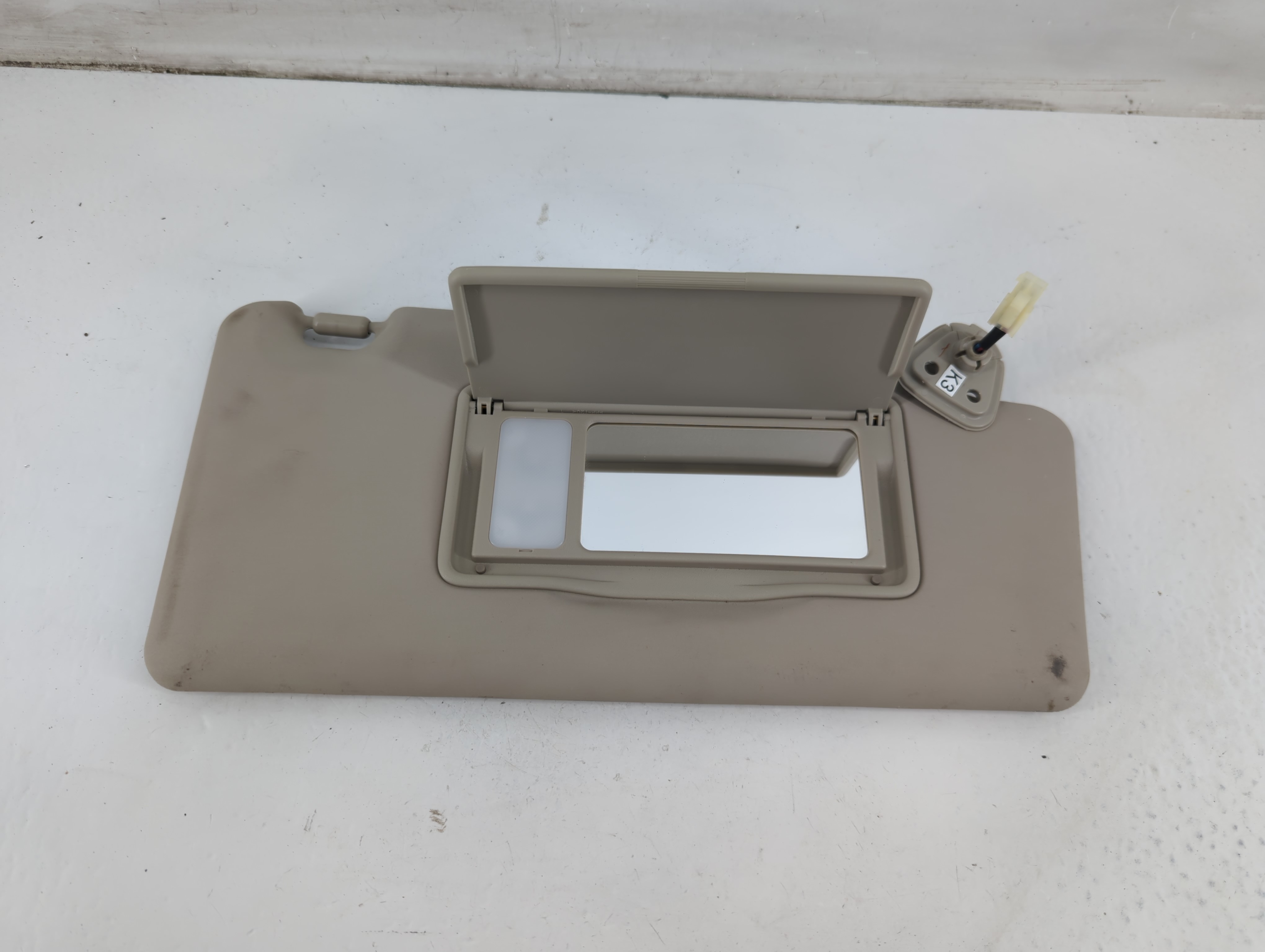 2008-2015 Nissan Rogue Passenger Sun Visor Mirror Right Sunvisor 1094665 - Oemusedautoparts1.com